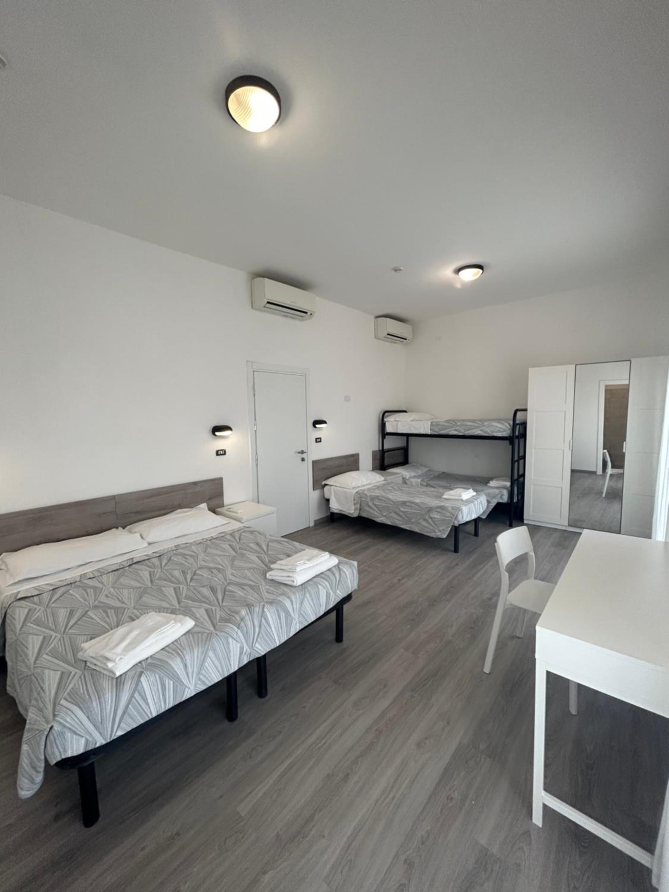Superior Quadruple Room - Photo 23
