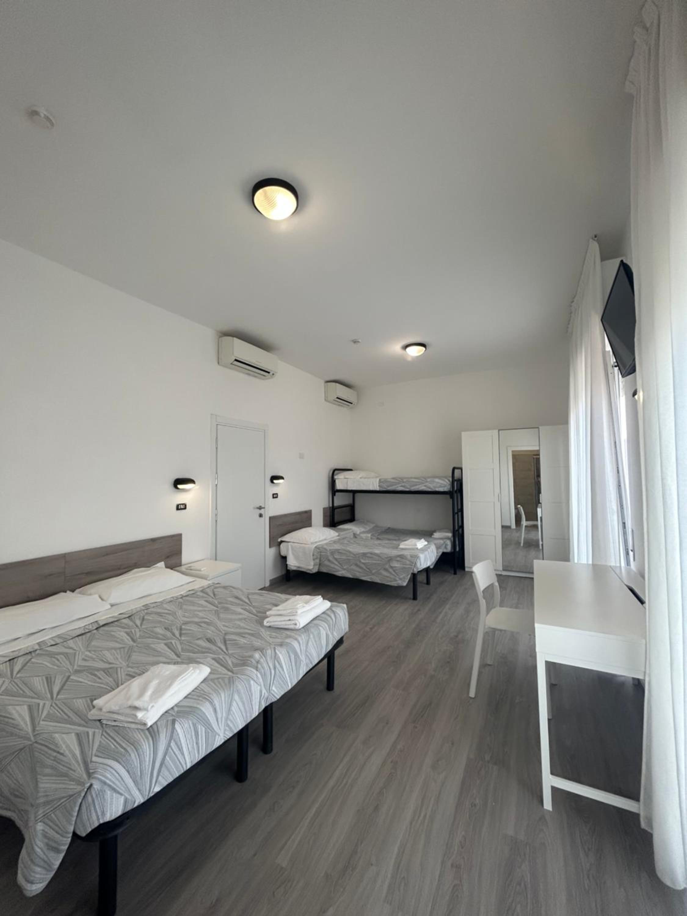 Superior Quadruple Room - Photo 52