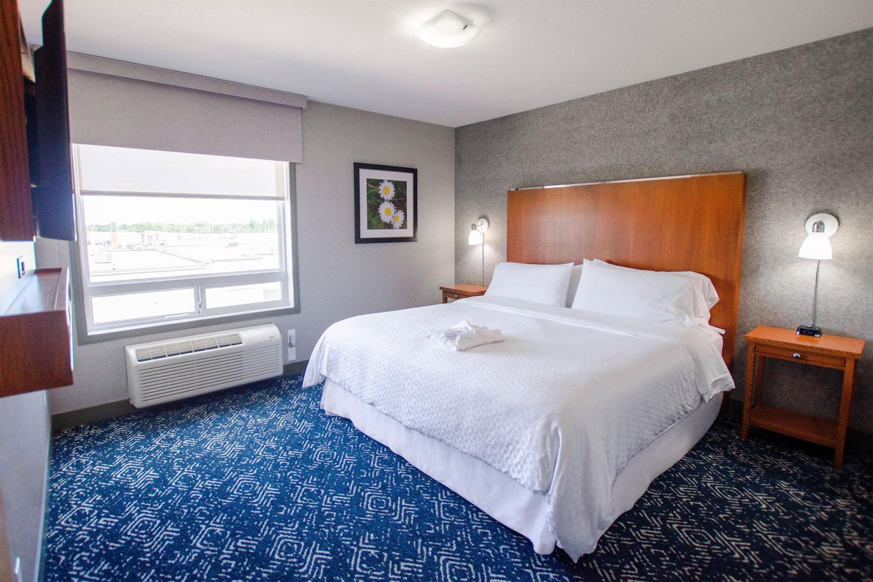 Conference Suite with City View (Corner Room) photo 1