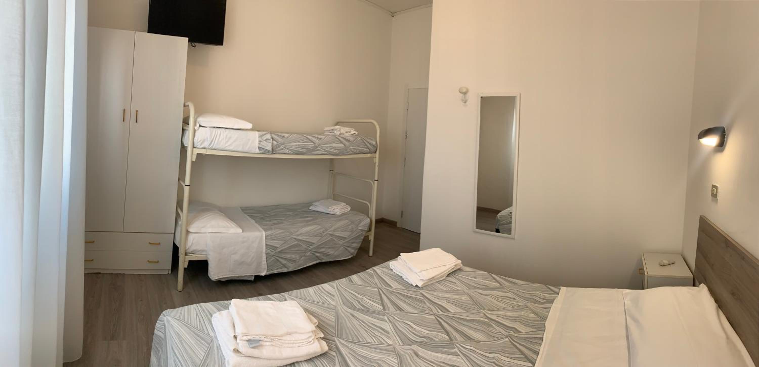 Quadruple Room - Photo 2