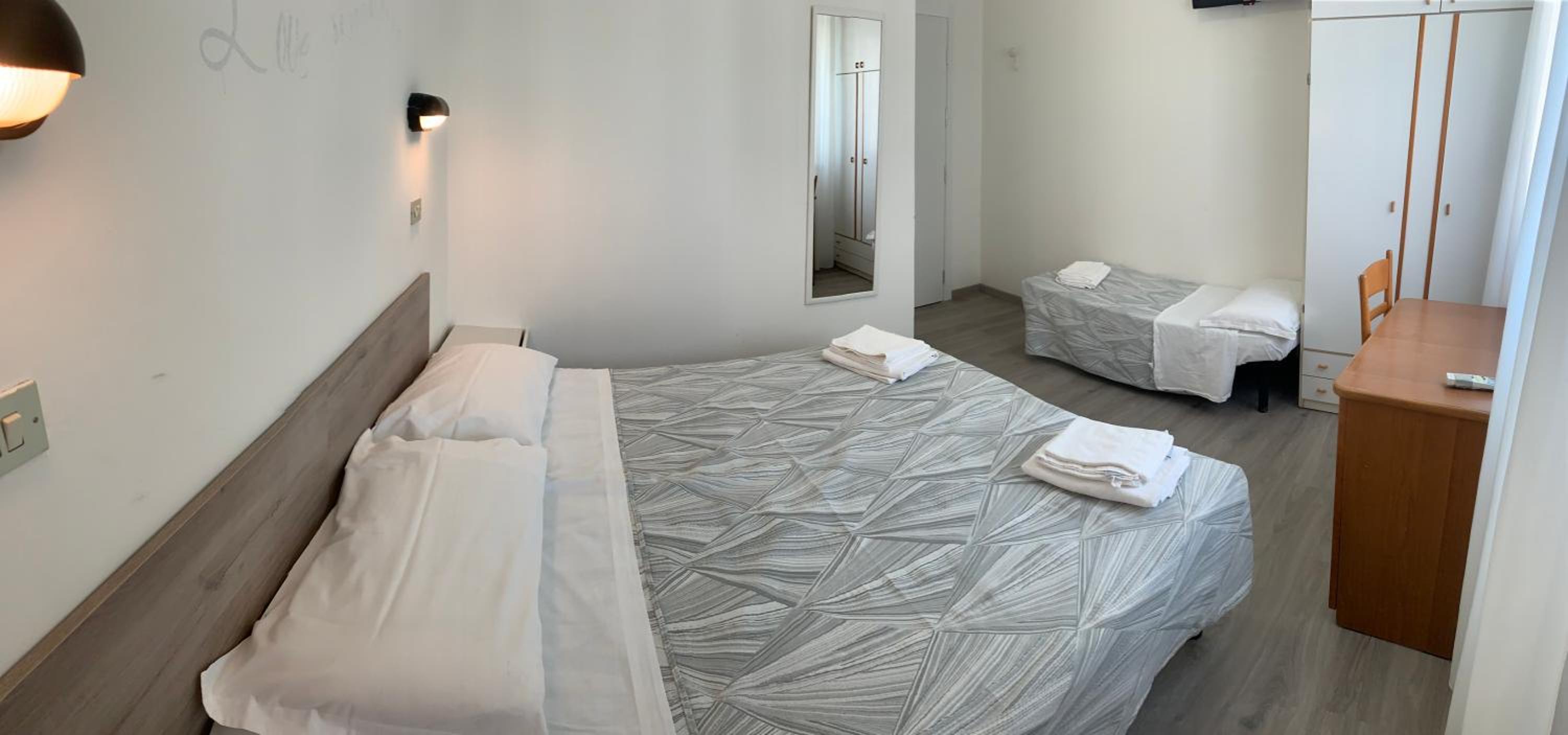 Double or Twin Room with Beach Access photo 3