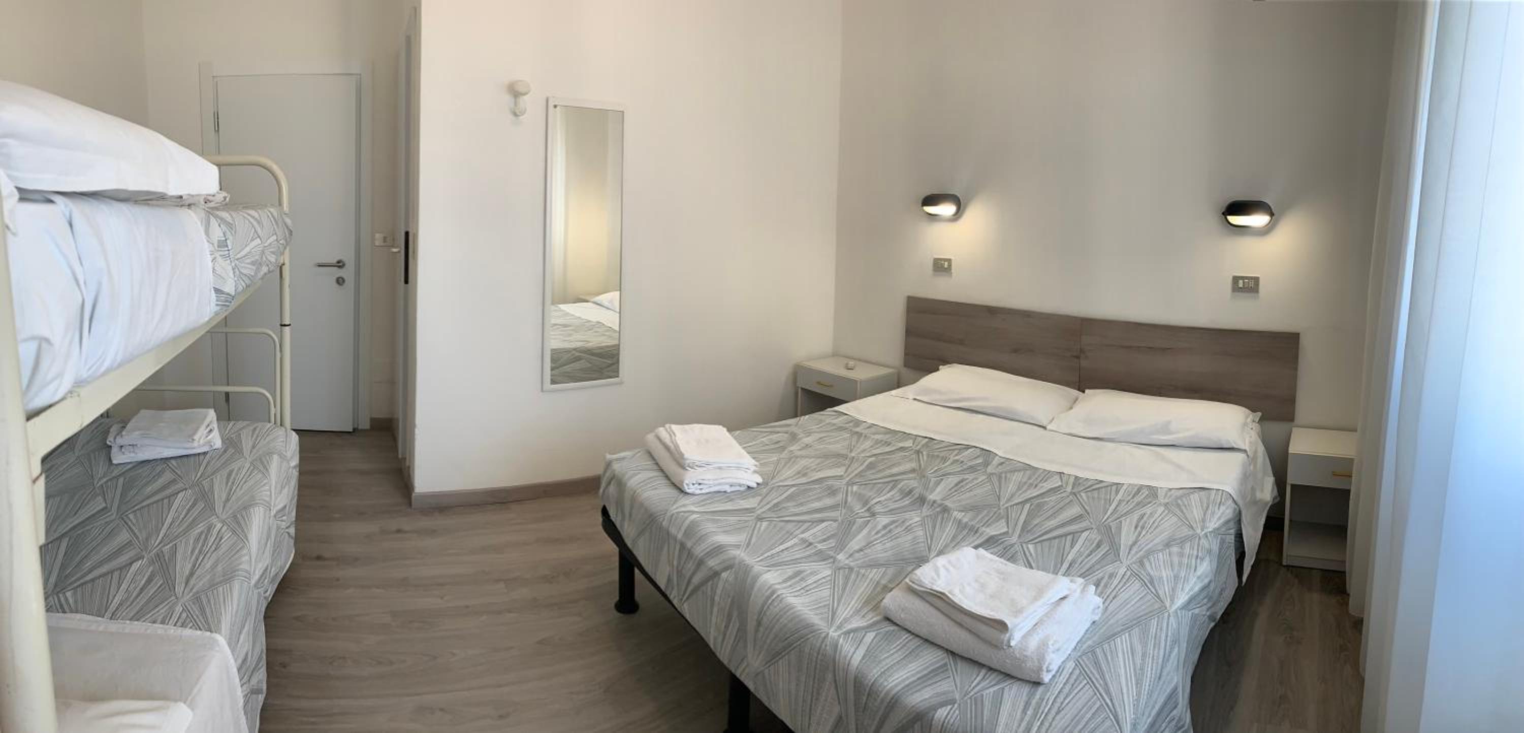 Quadruple Room - Photo 4
