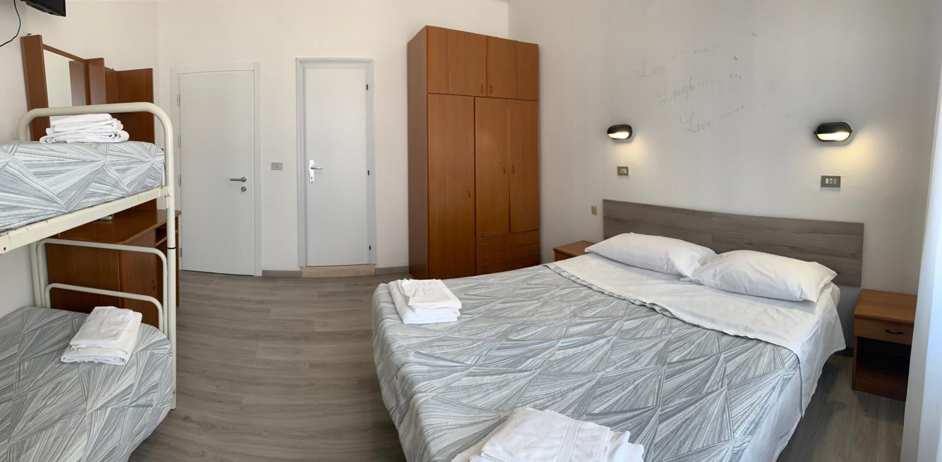 Quadruple Room - Photo 1