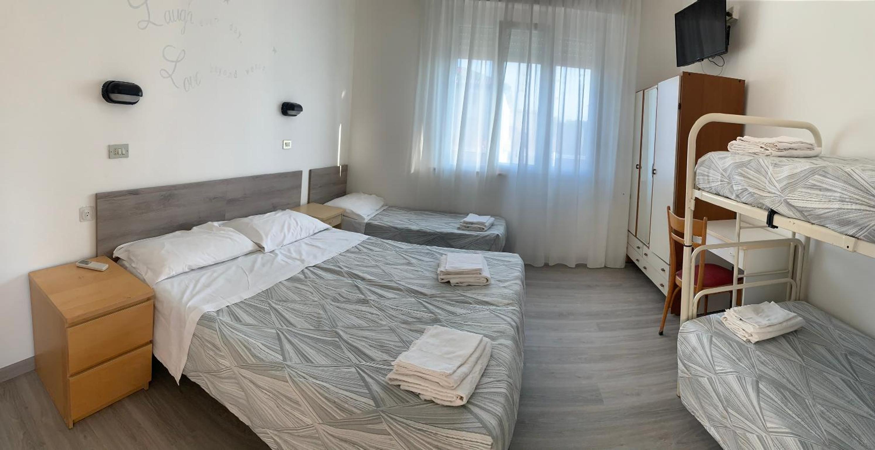 Quadruple Room - Photo 6