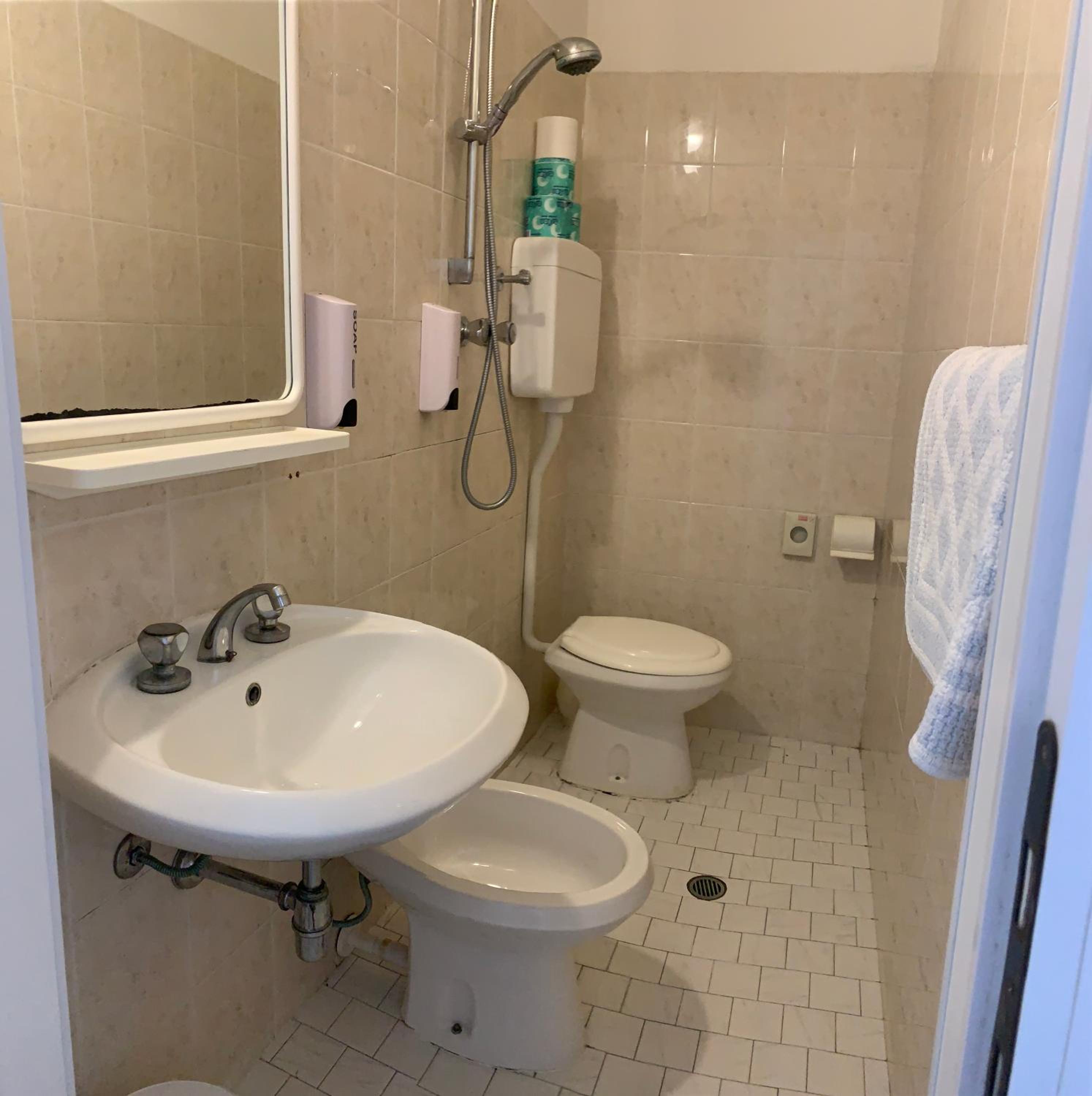 Quadruple Room - Photo 7