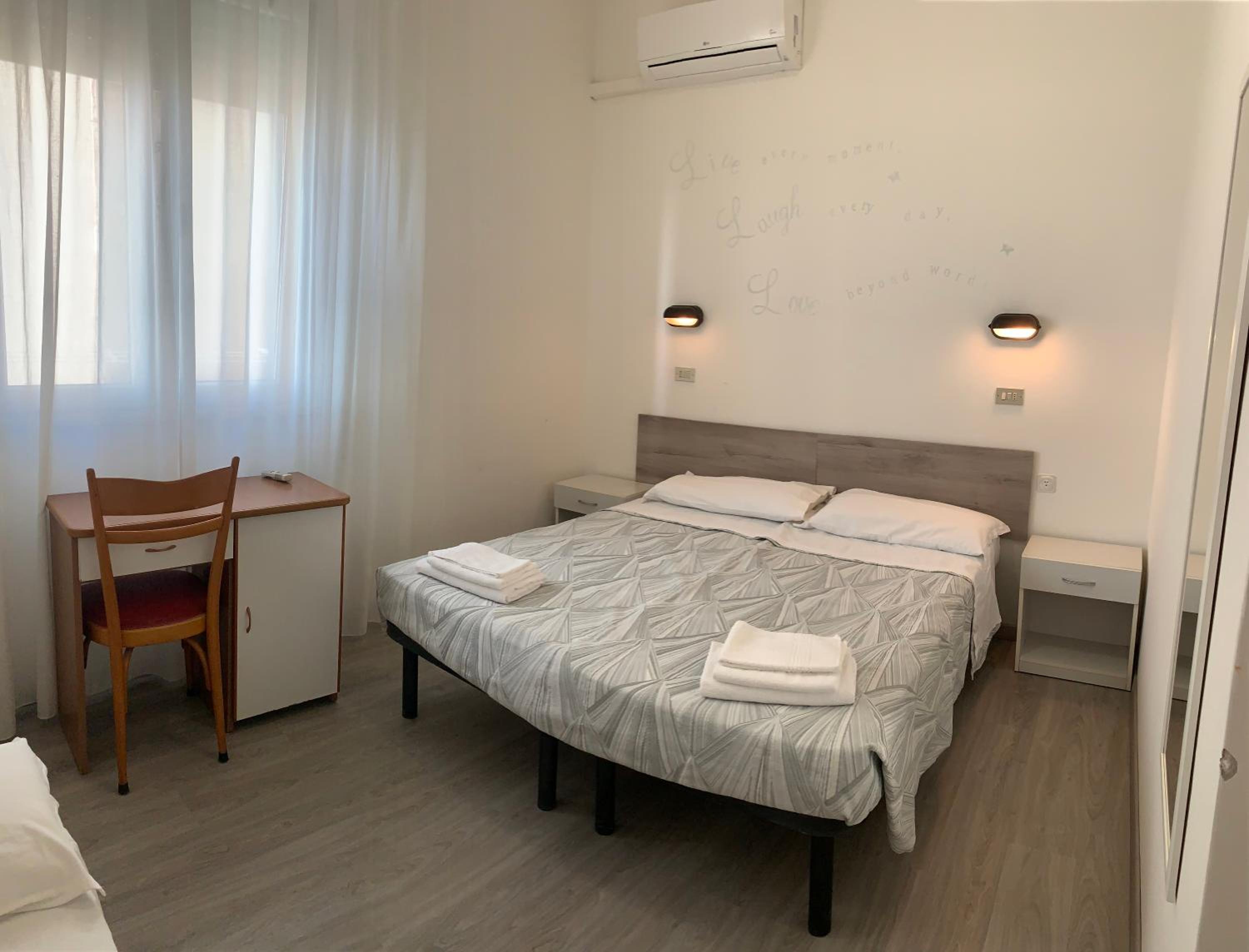 Double or Twin Room photo 3