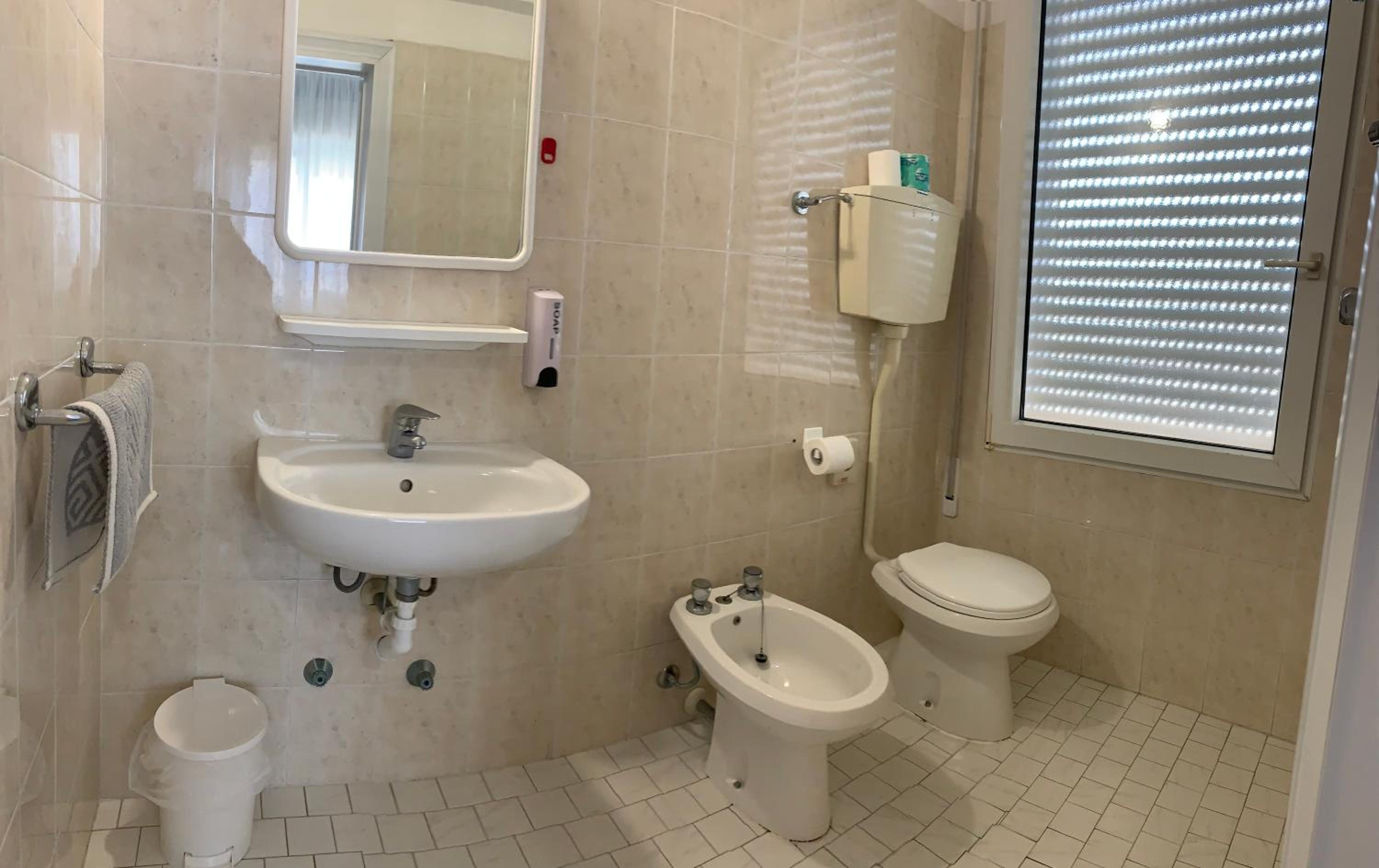 Quadruple Room - Photo 18