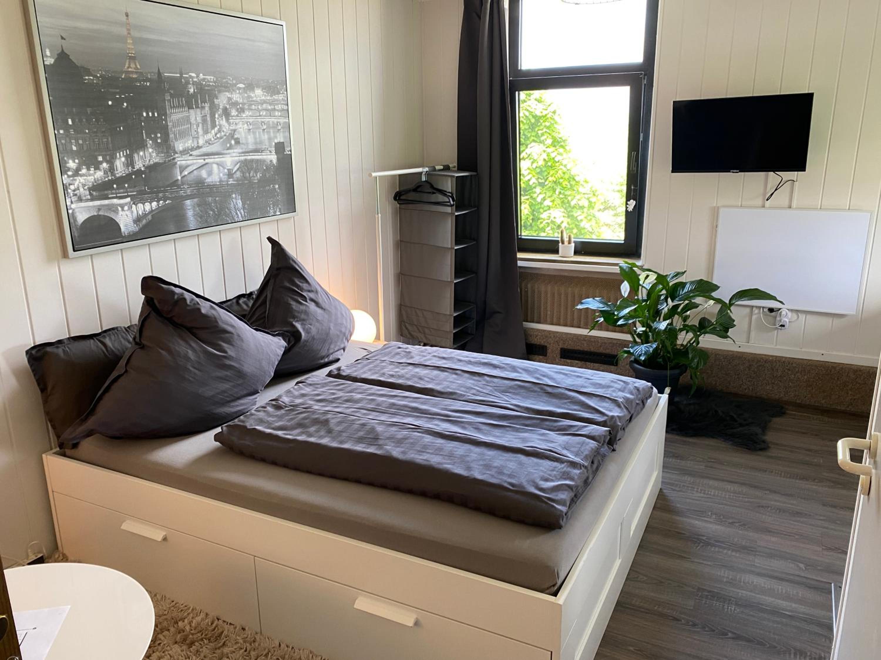 One-Bedroom Apartment photo 1