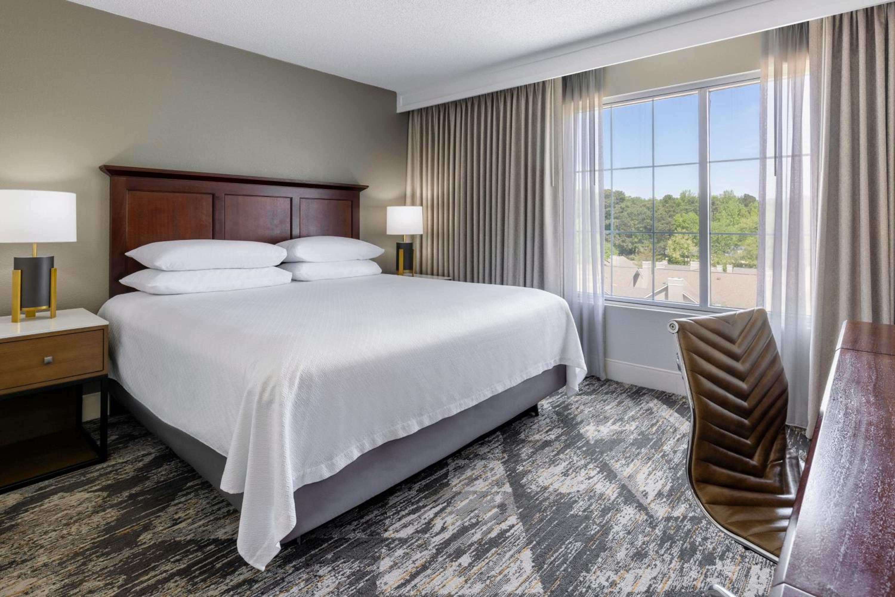 1 Bedroom Suite, 1 King - Photo 2