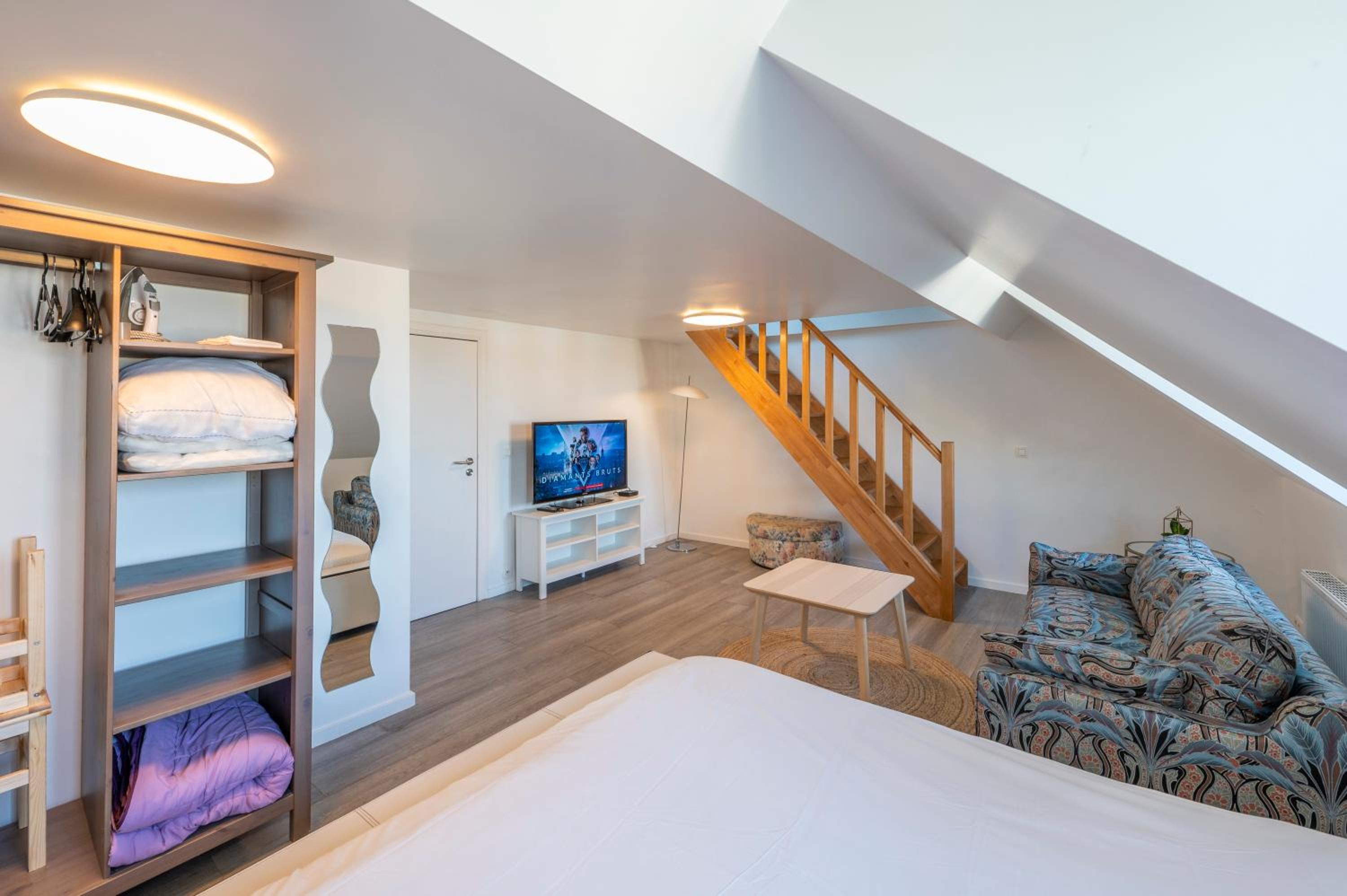 One-Bedroom Apartment - Photo 17