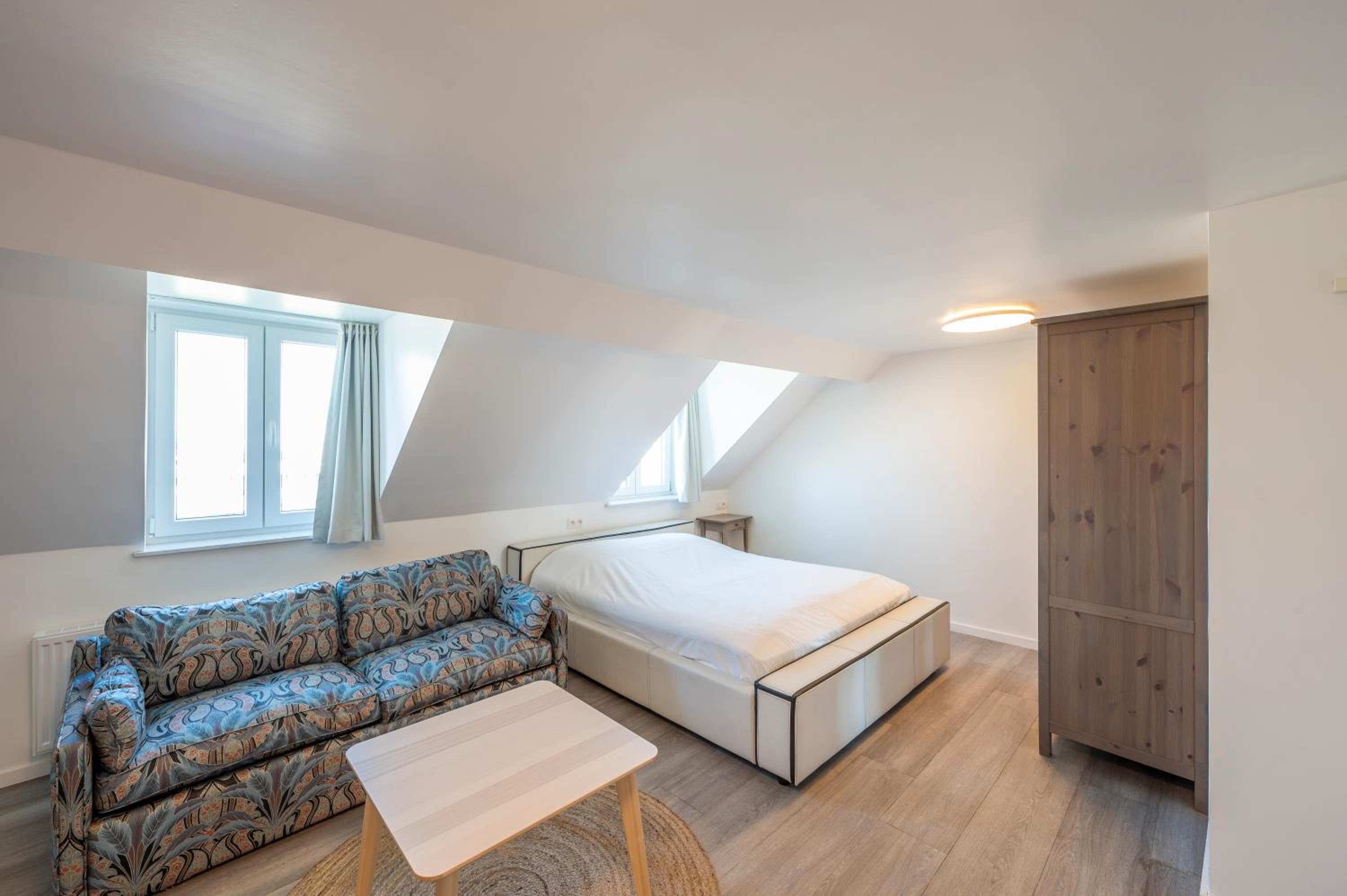One-Bedroom Apartment - Photo 1