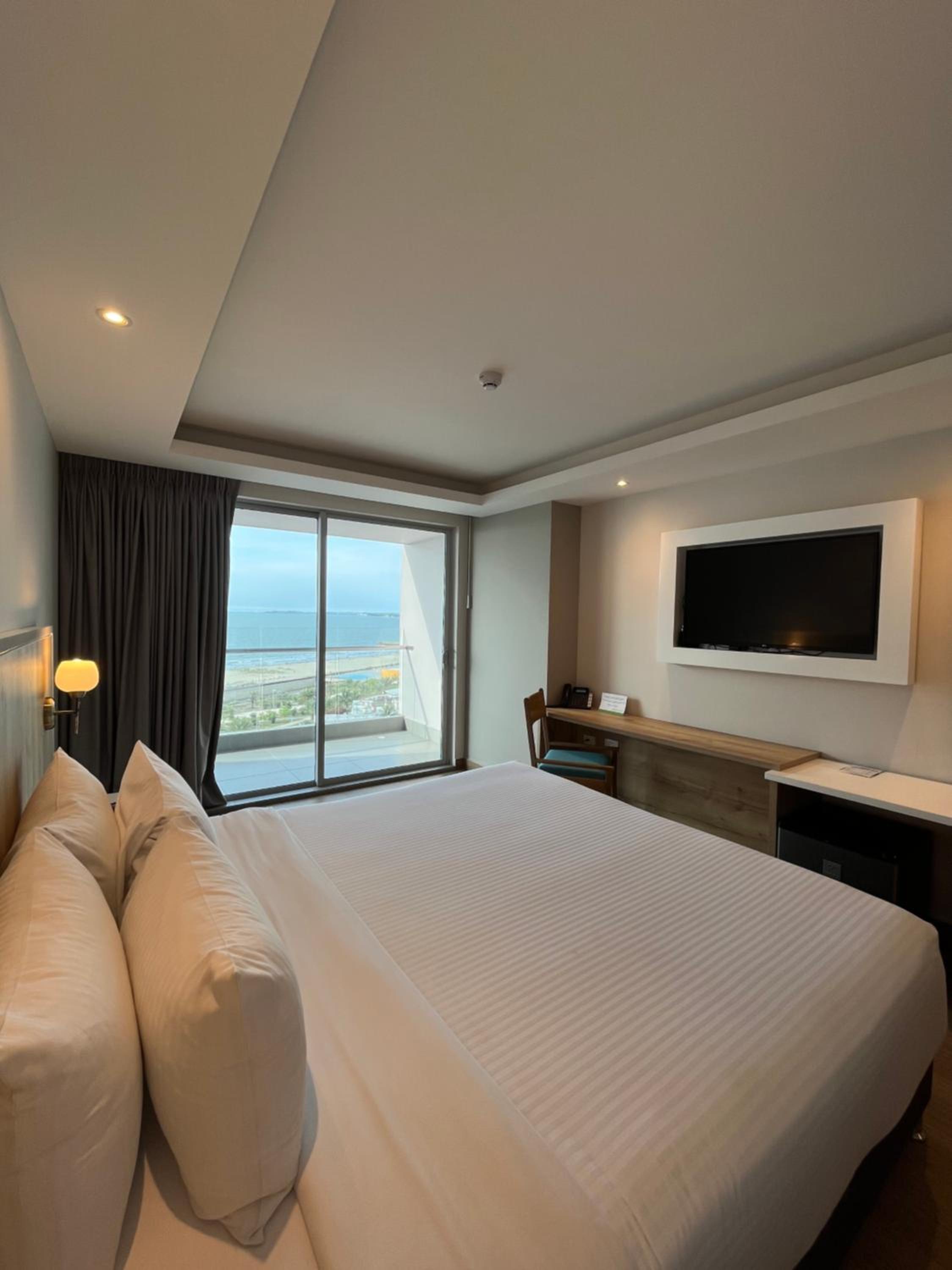 1 King Bed , Superior Room, Non-Smoking - Photo 1