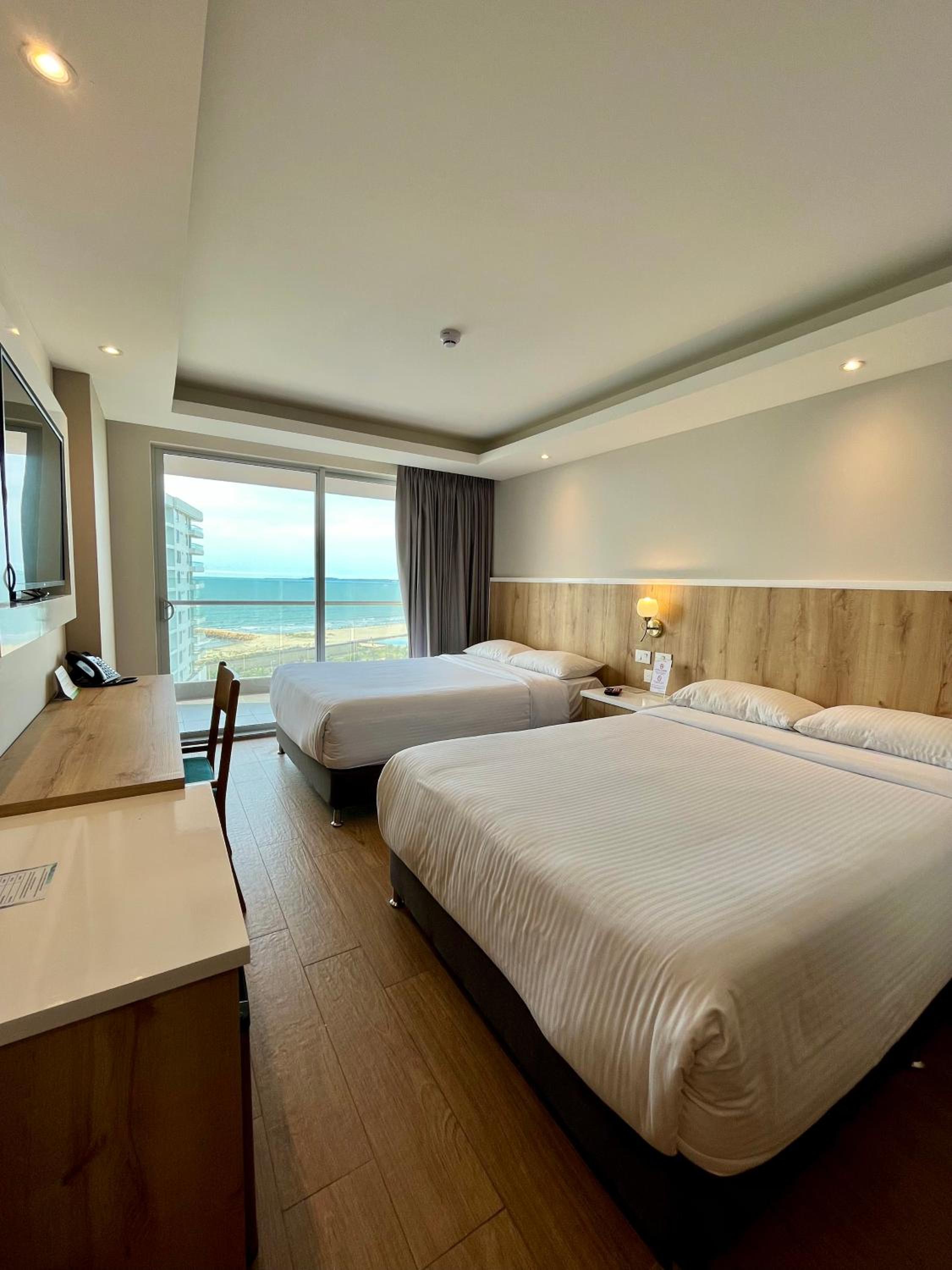 Superior Room with Two Double Beds - Non-Smoking - Photo 4