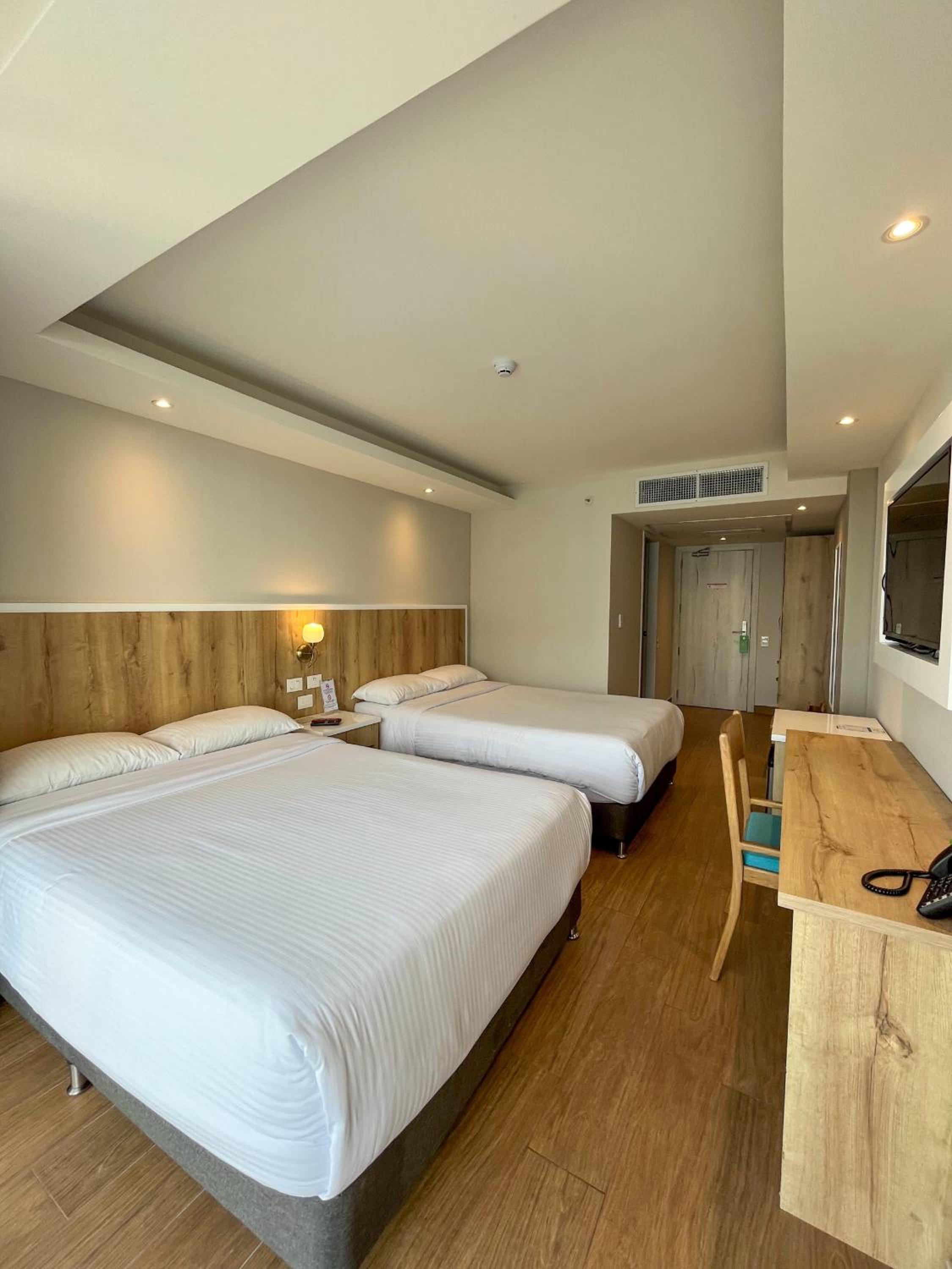 Superior Room with Two Double Beds - Non-Smoking - Photo 3
