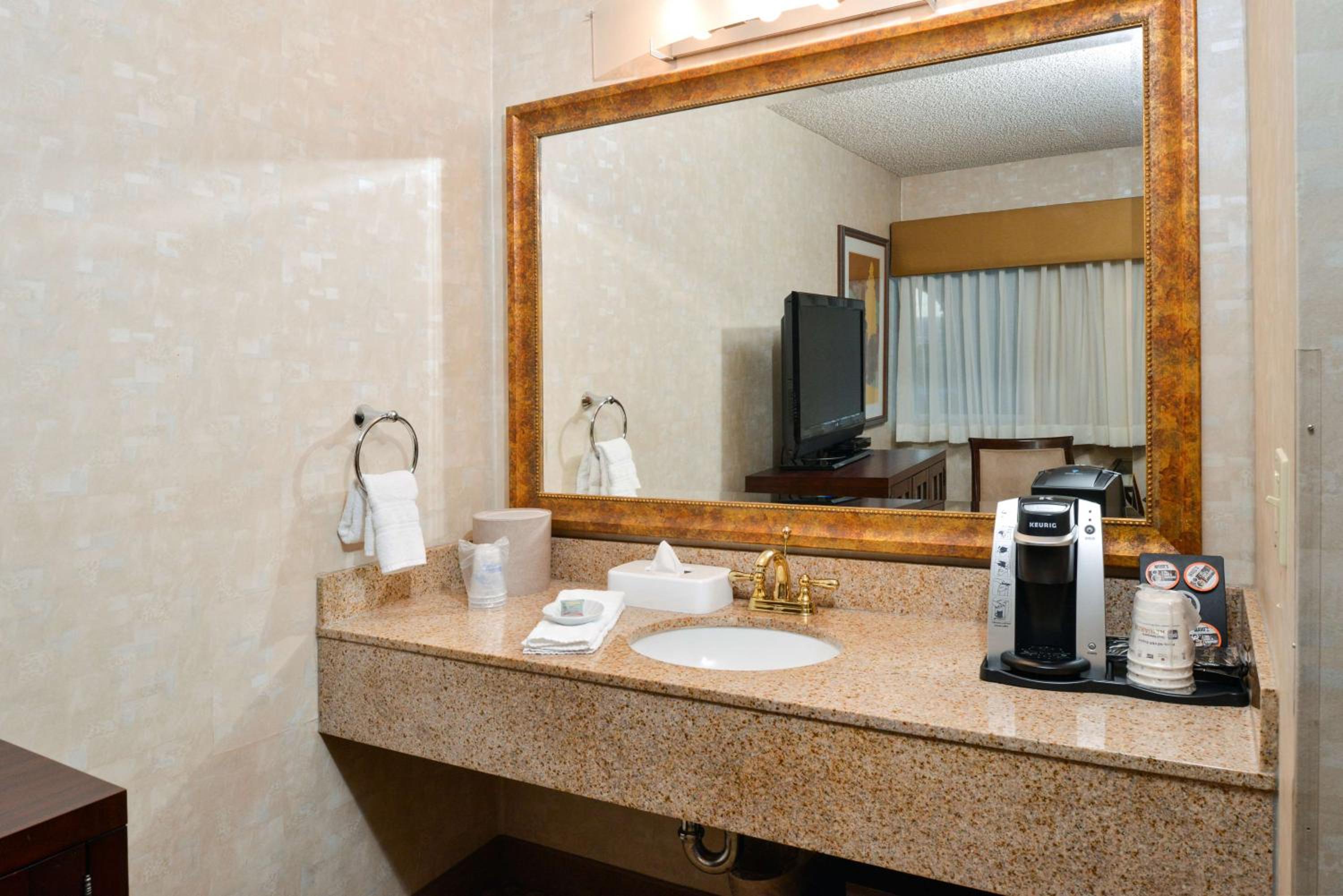 Double Room with Two Double Beds - Photo 3