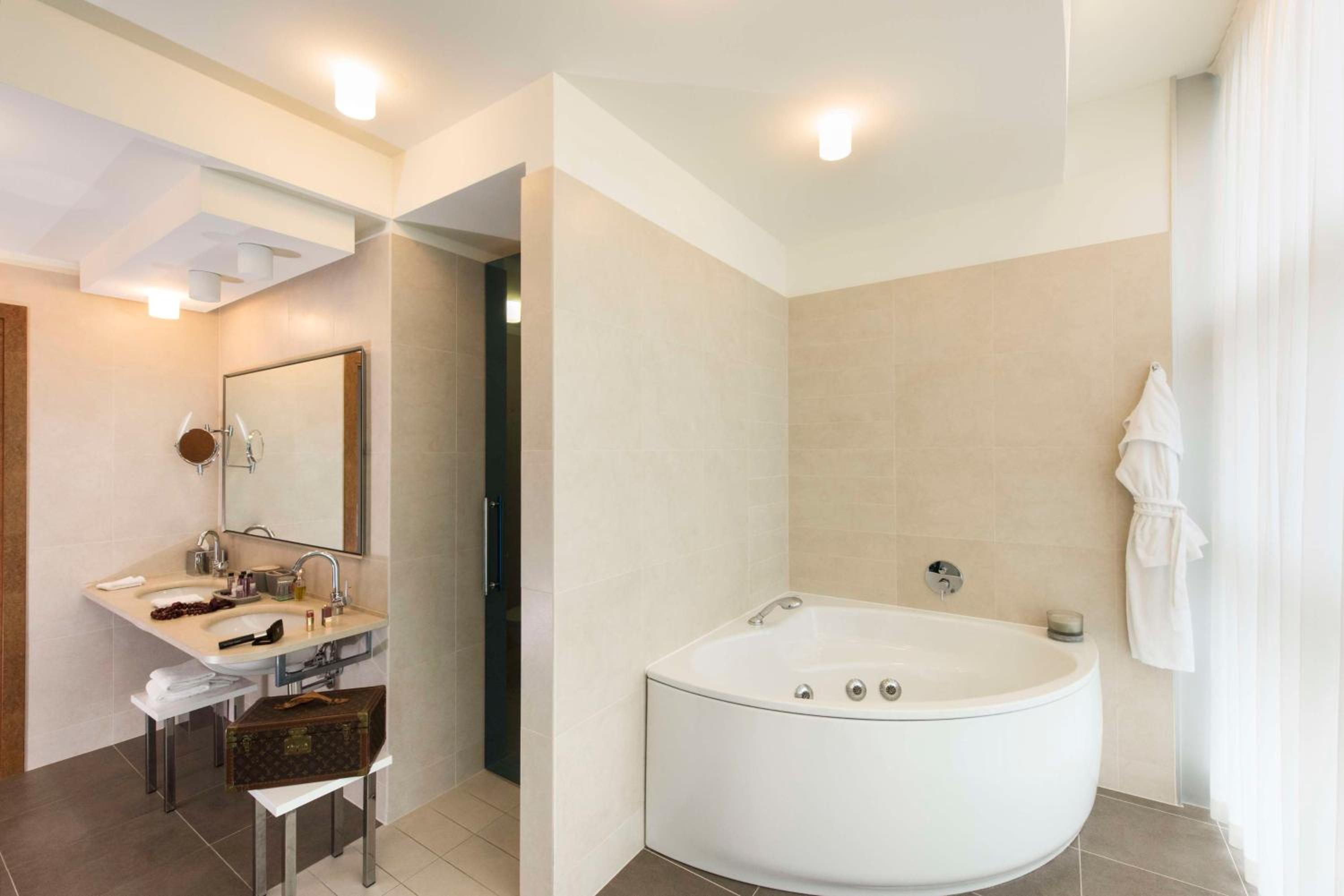 Two-Bedroom Suite - Photo 14