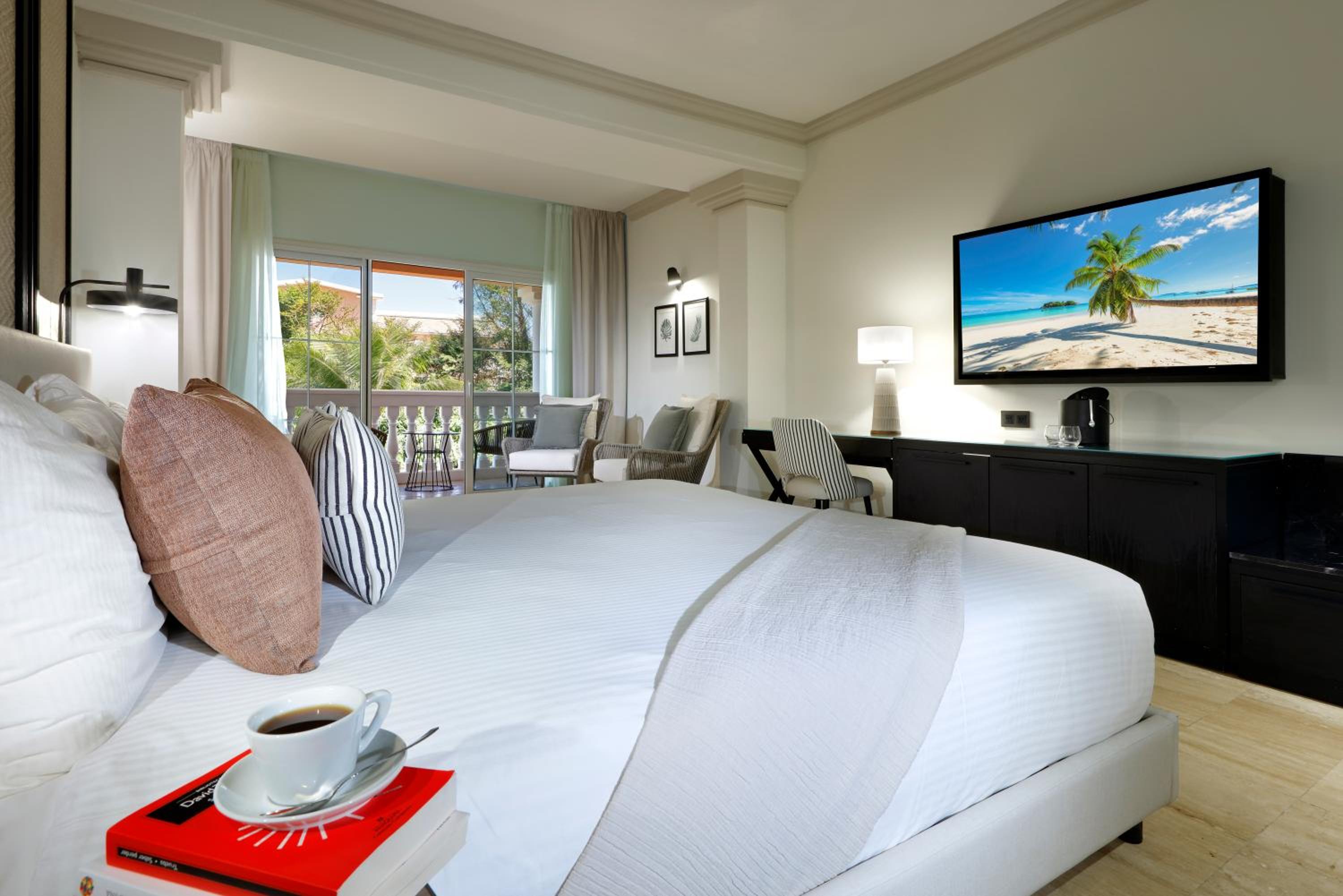 Junior Suite Poolside Ocean View
