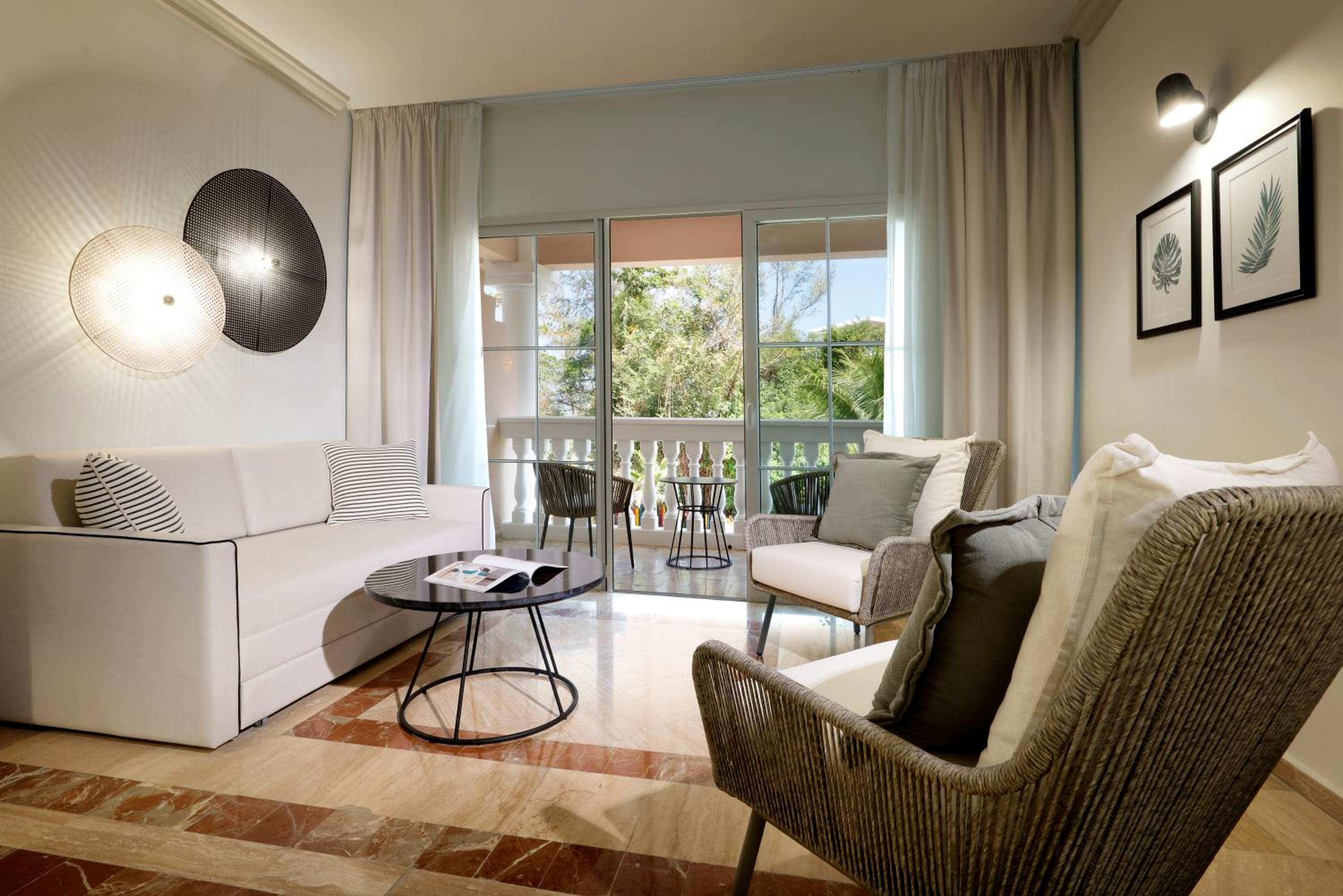 Junior Suite Poolside Ocean View