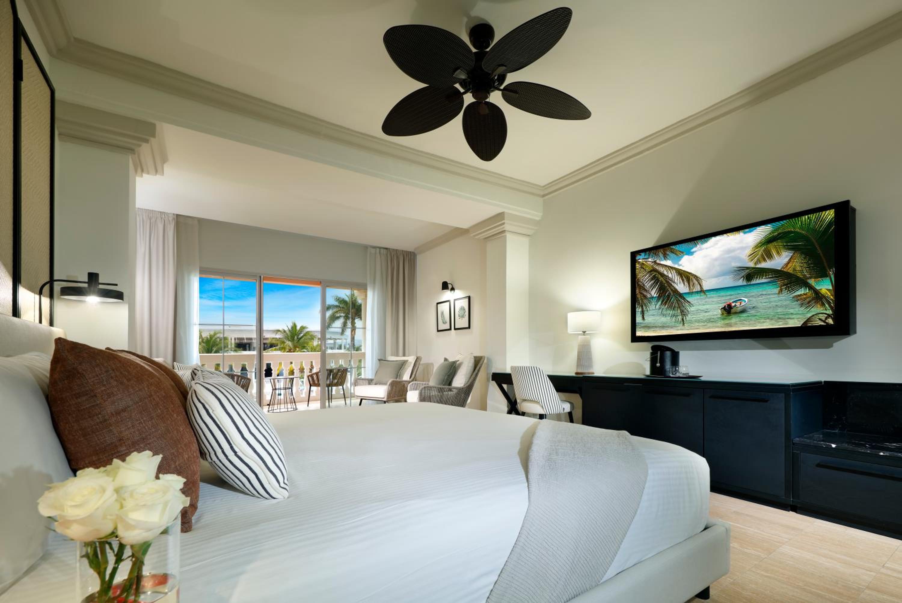 Junior Suite, Poolside