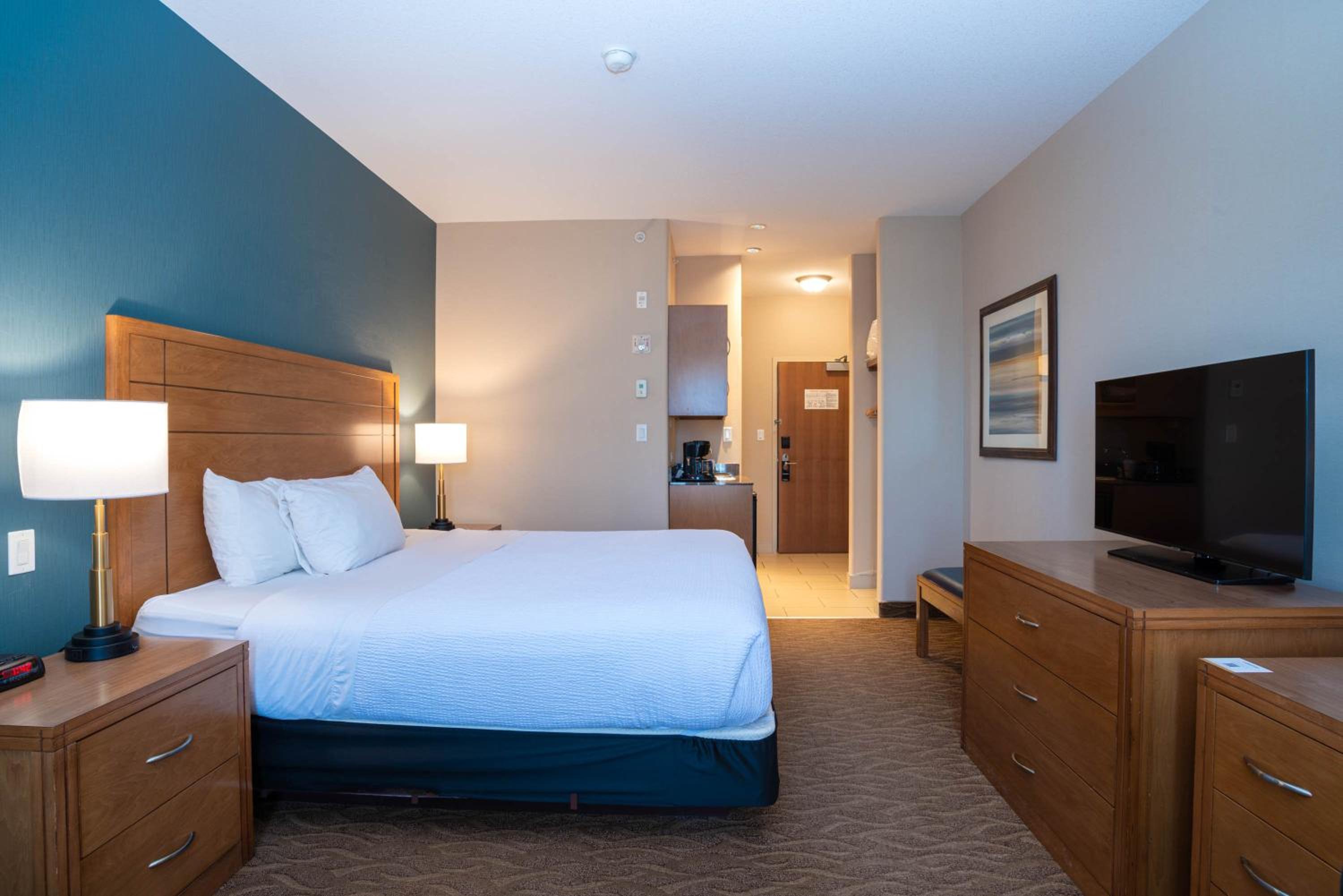 Standard Room, 1 King Bed - Photo 3