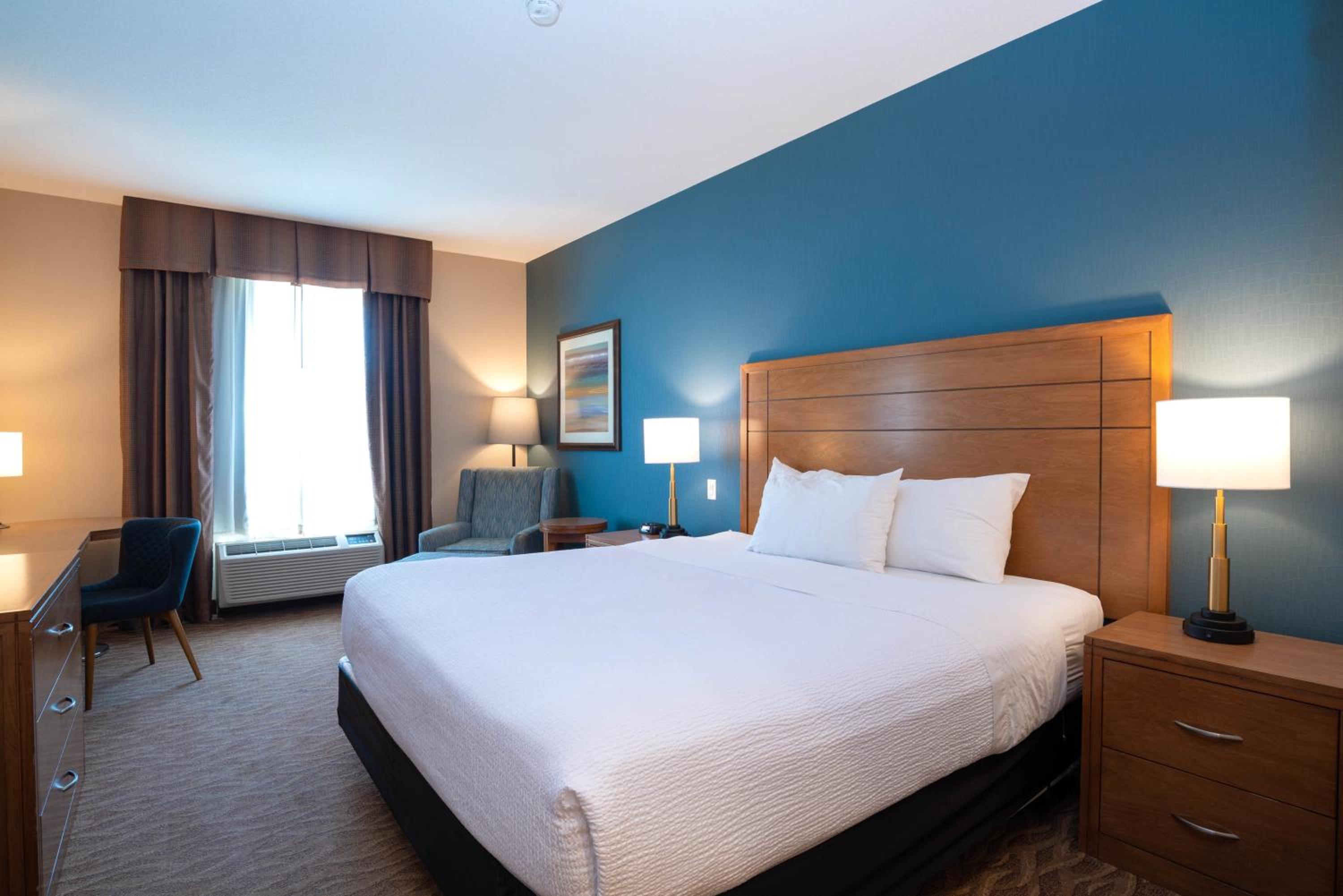 Standard Room, 1 King Bed - Photo 1