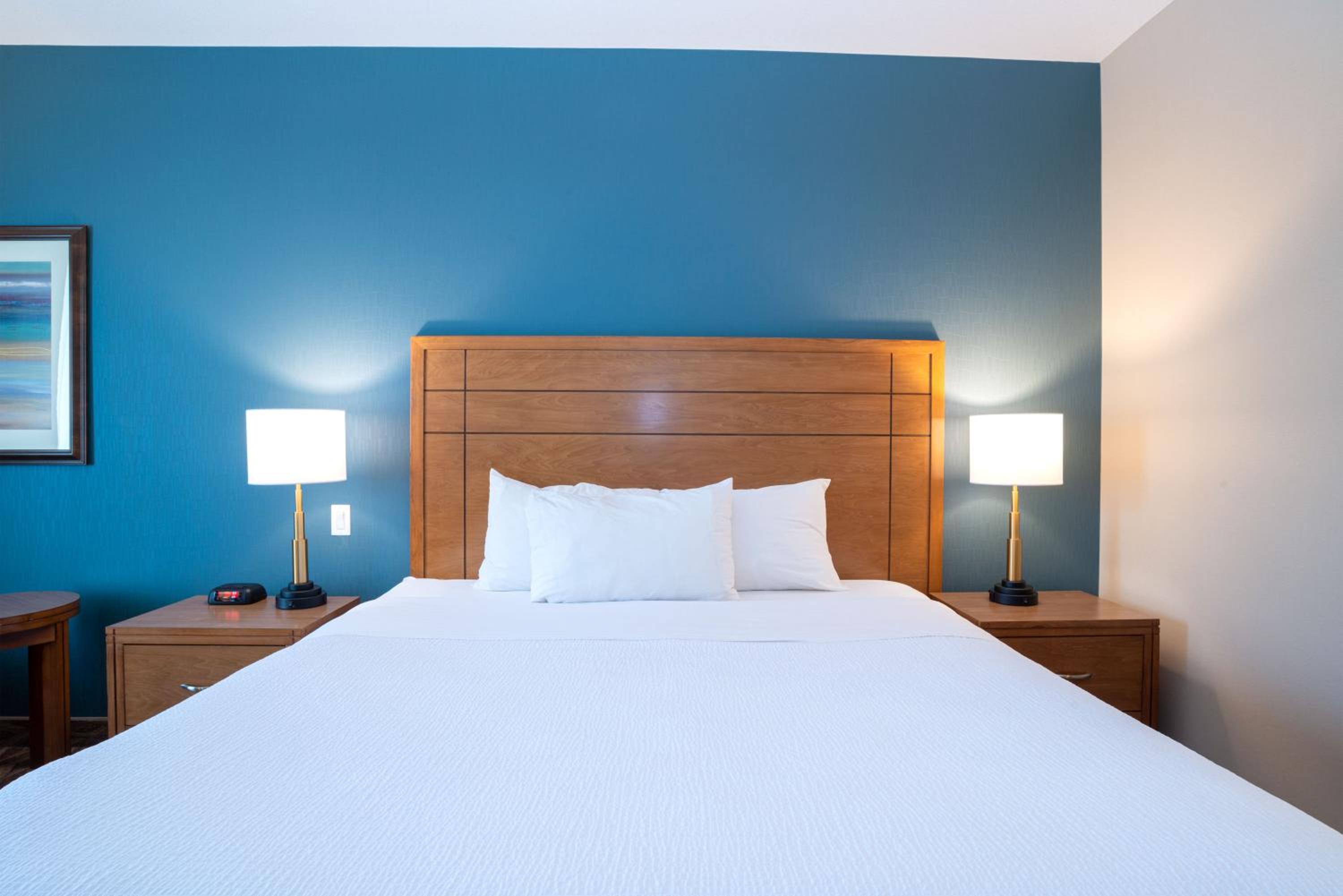 Standard Room, 1 King Bed - Photo 4