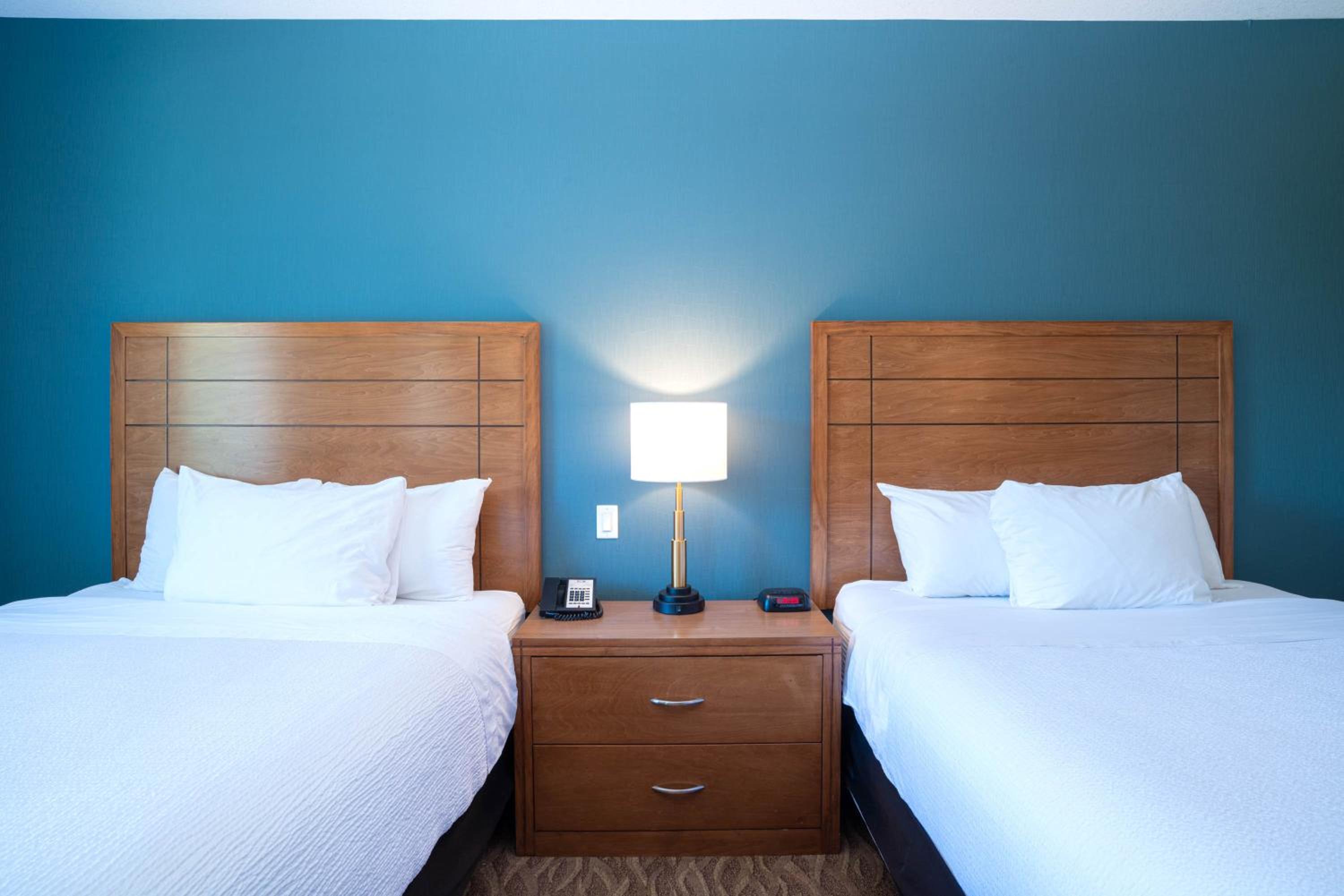 Standard Room, 2 Queen Beds - Photo 2