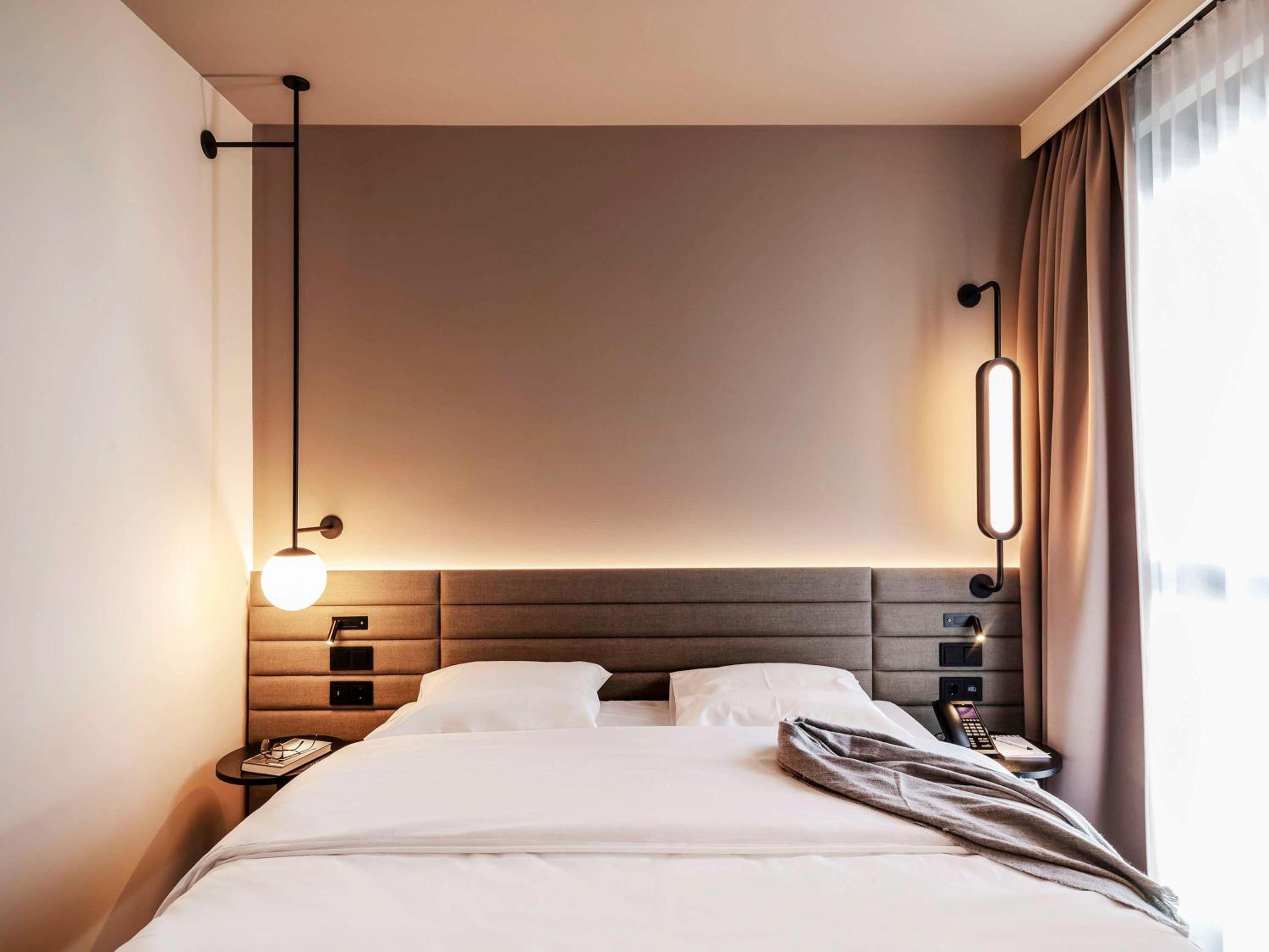 Standard King Room - Photo 7