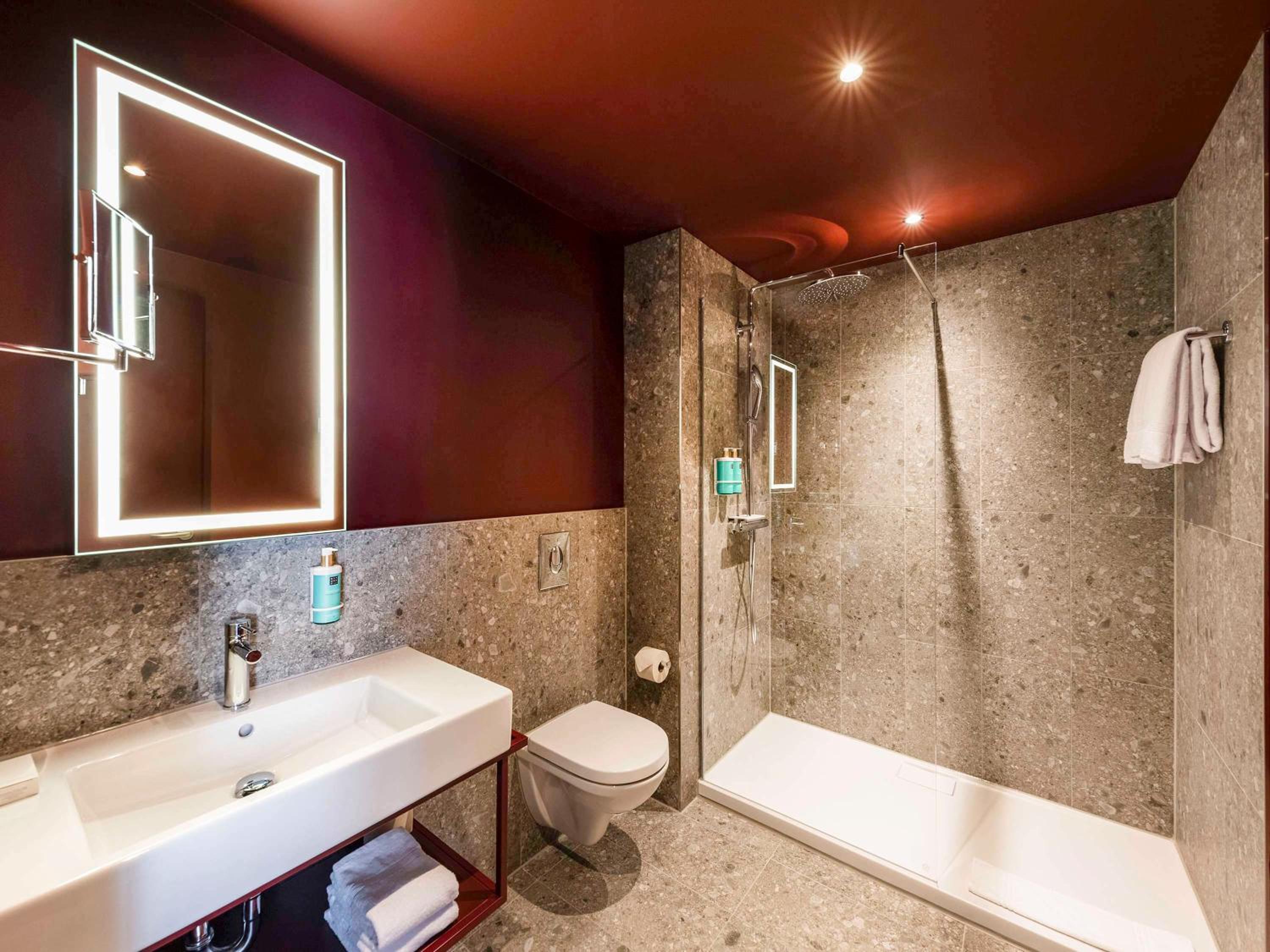 Standard King Room - Photo 6