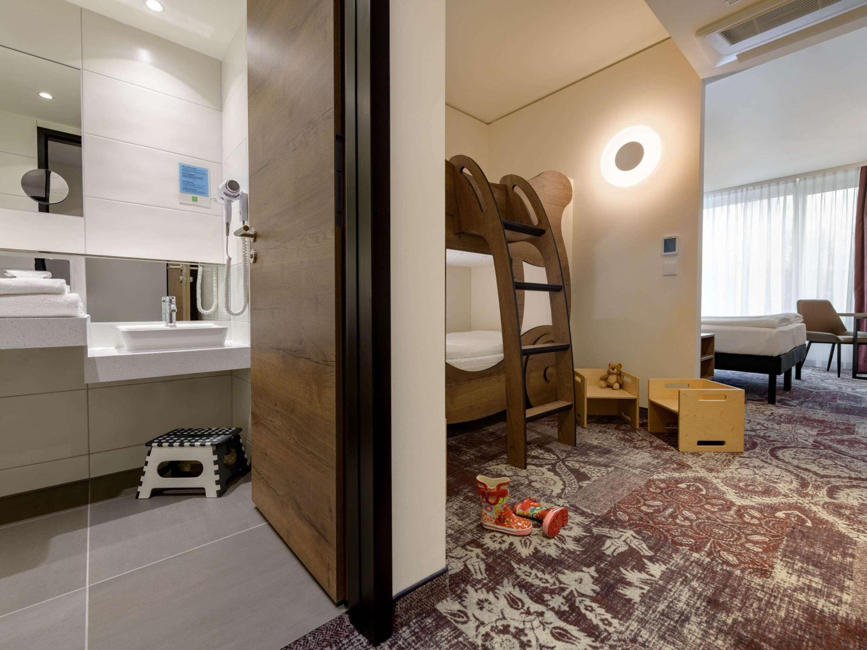 Family Room - Photo 7