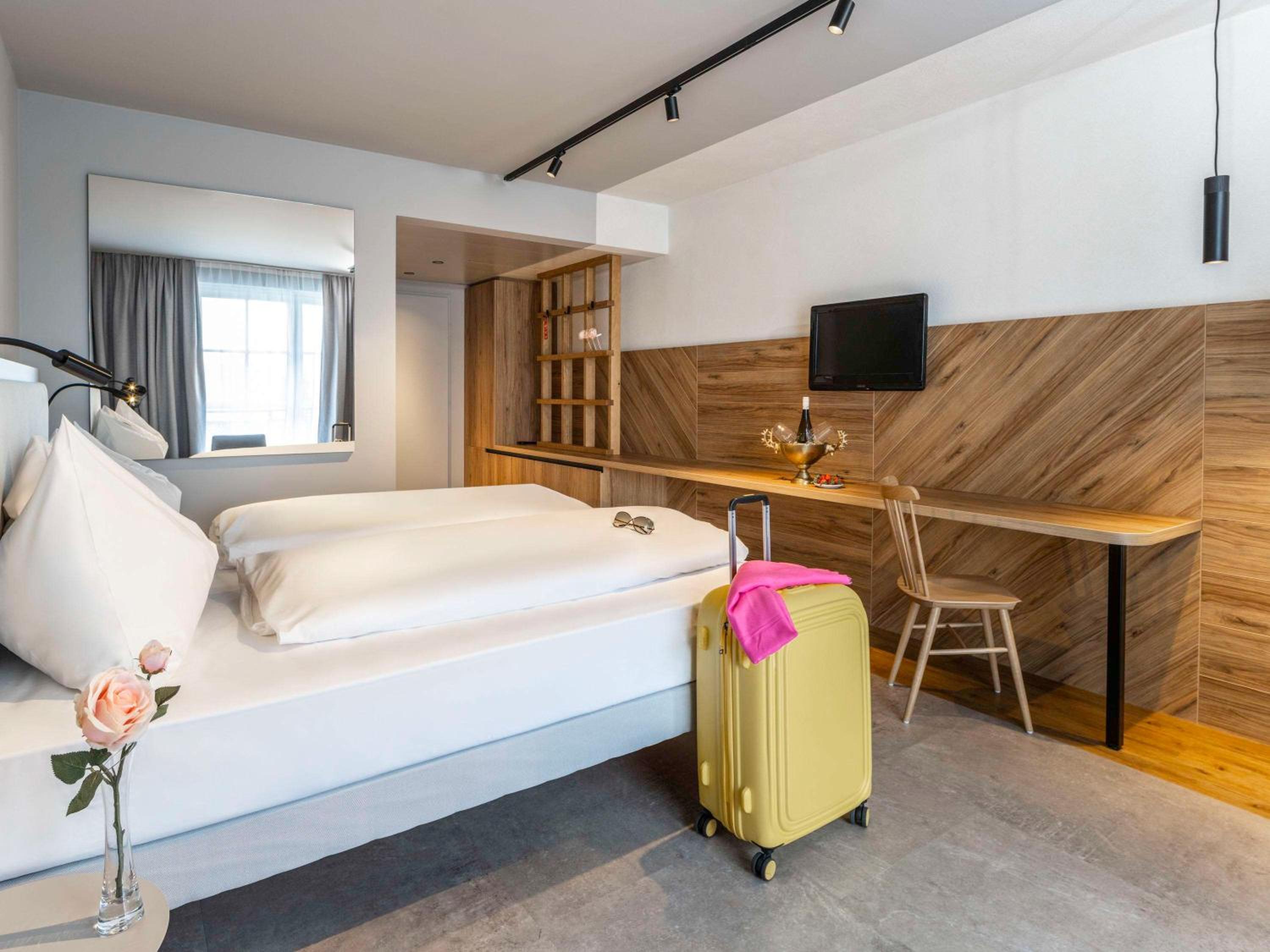 Standard Double Room - Photo 8