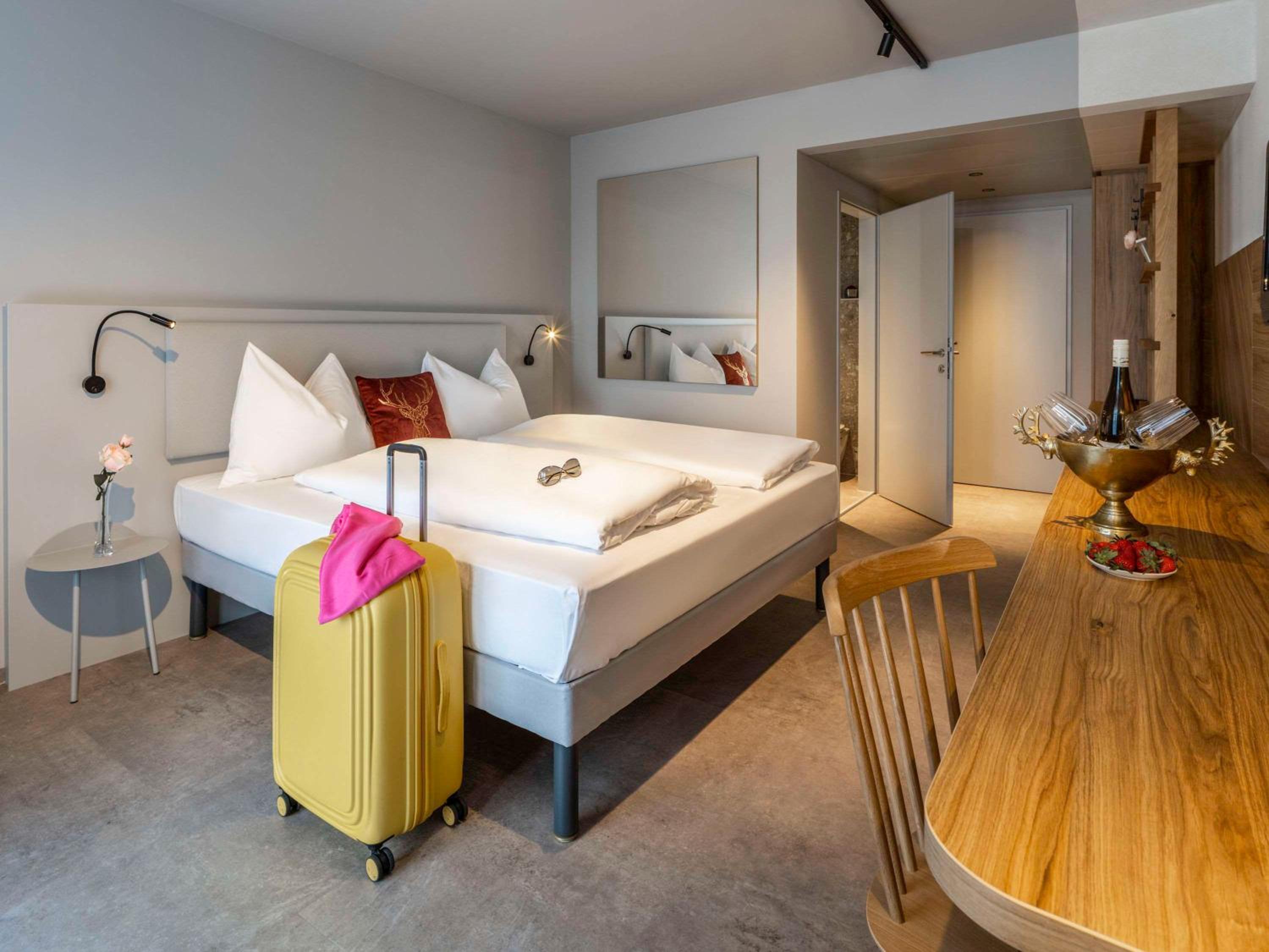 Standard Double Room - Photo 9