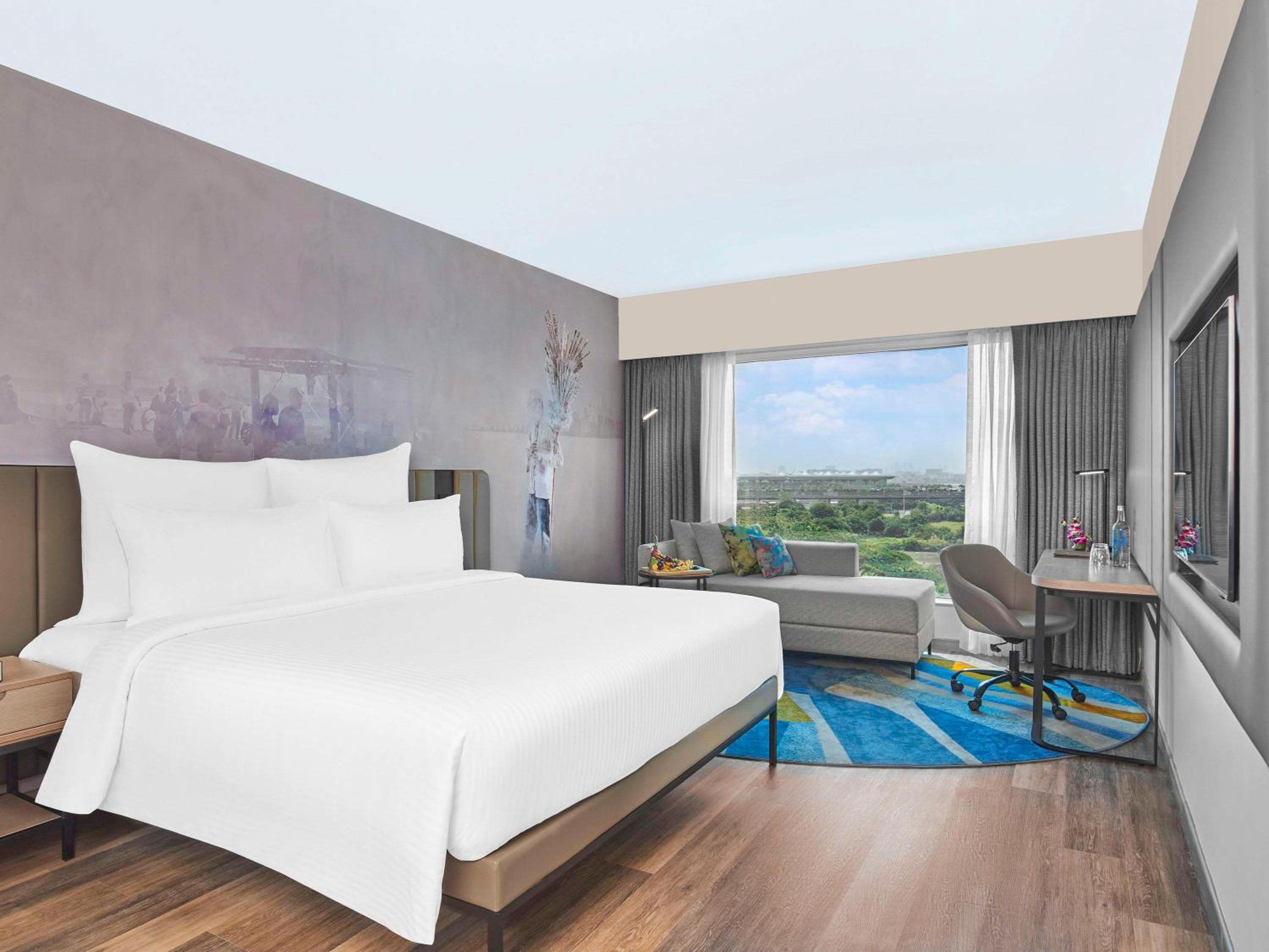 Executive King Bed with Cocktail Hours , Short Eats and 20% Discount on Spa, Laundry, and Food & Soft Beverages