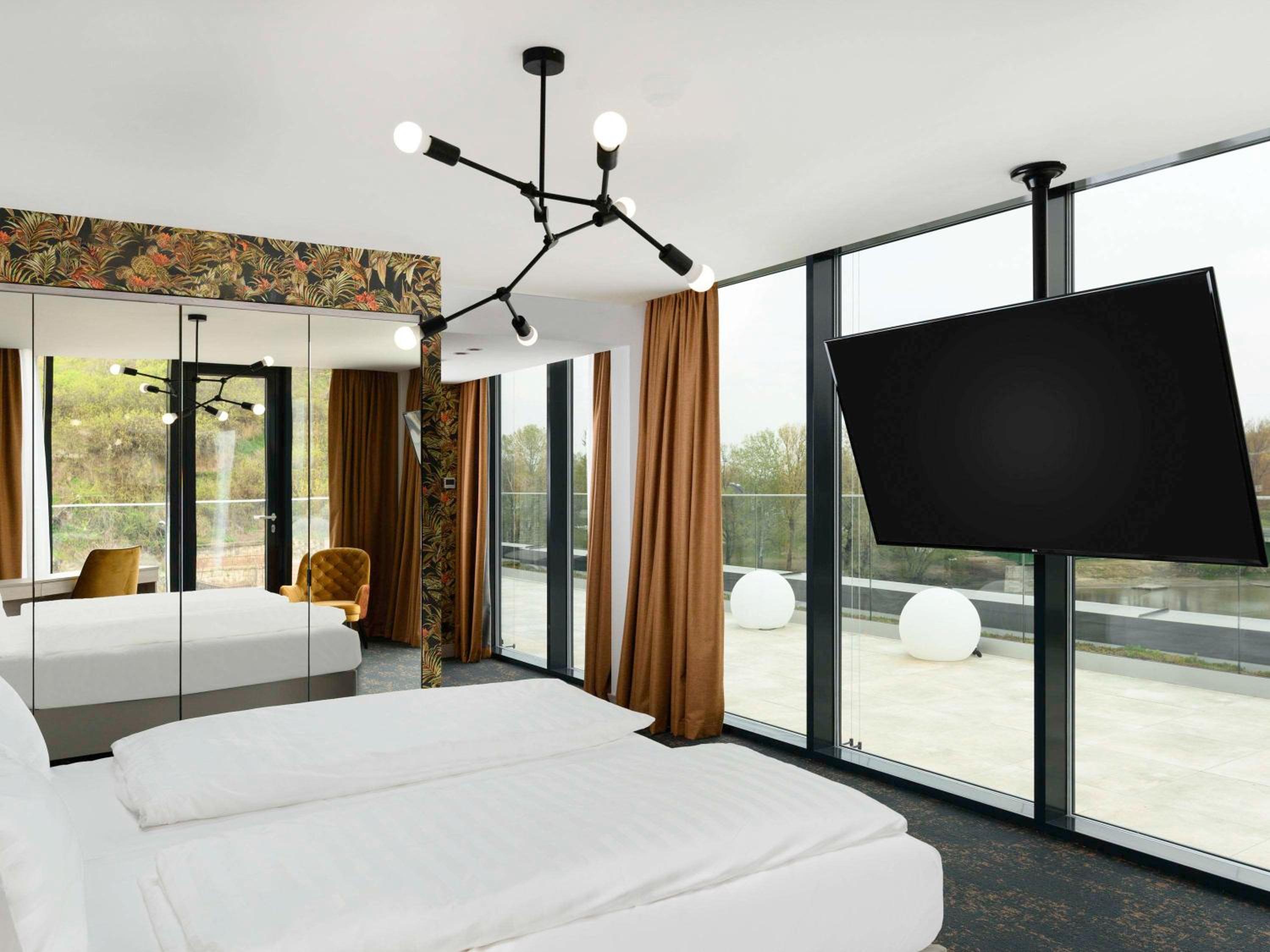 Executive room with One Double Bed and Sofa - Photo 2