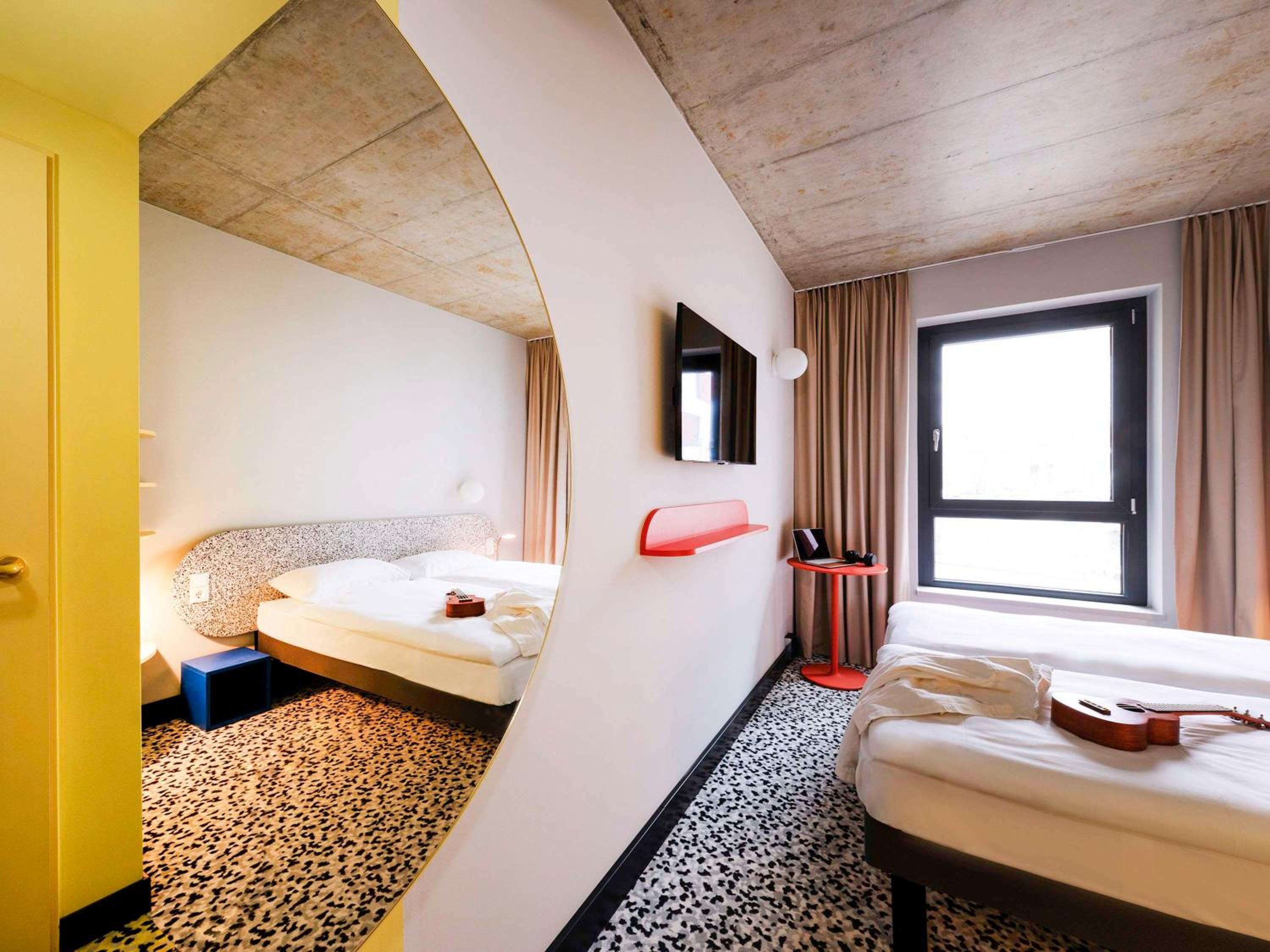 Standard Twin Room - Photo 9