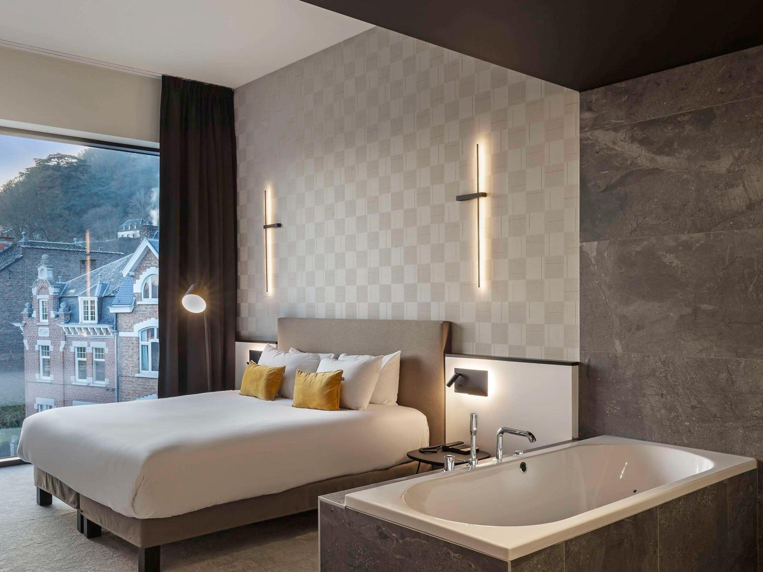 Junior King Suite with Balneo Bathtub and Citadel or River View - Photo 1