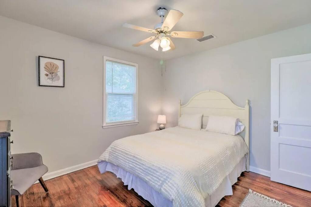 Three-Bedroom House photo 3