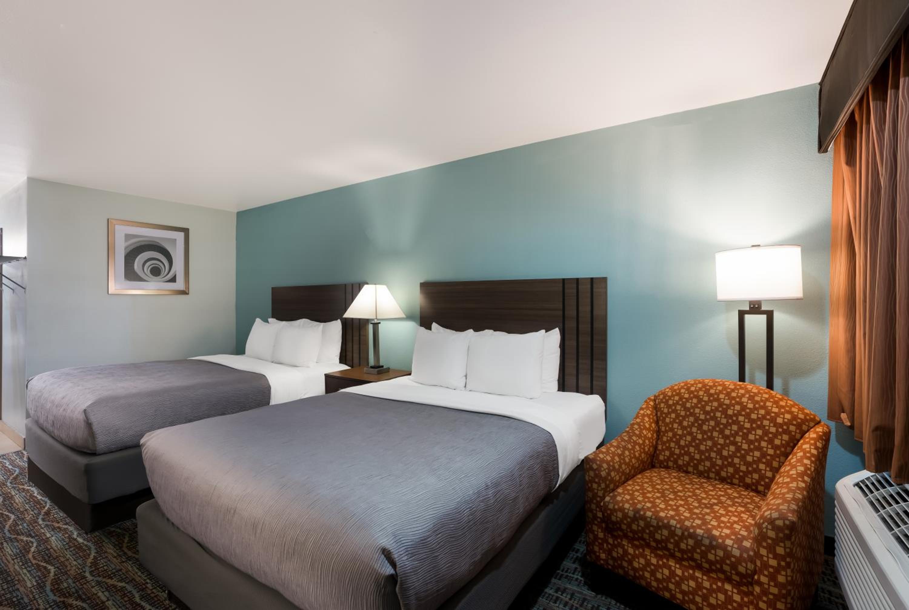 Queen Room with Two Queen Beds - Non-Smoking photo 1