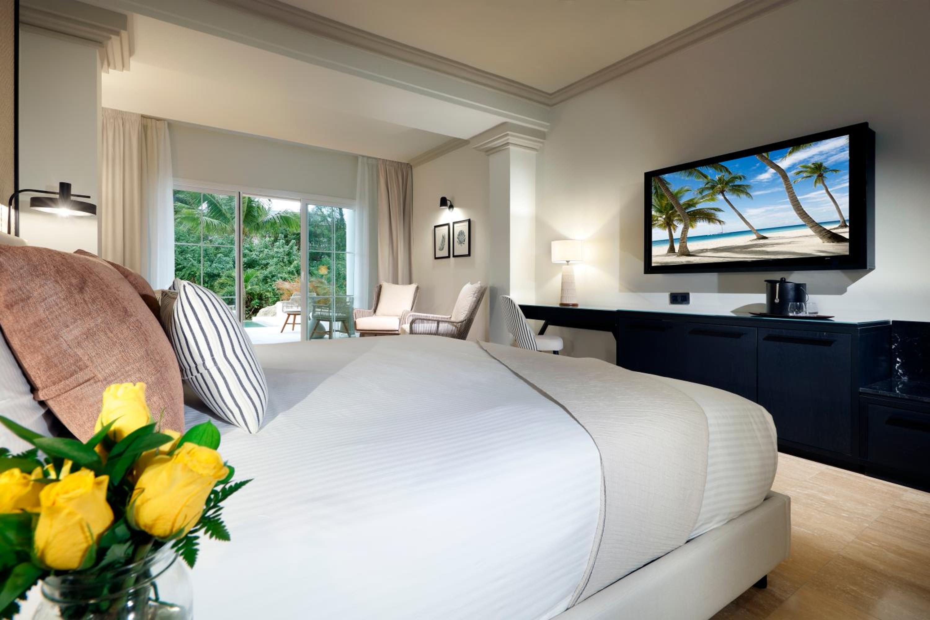 Superior Junior Suite Private Pool Beachside thumbnail 6