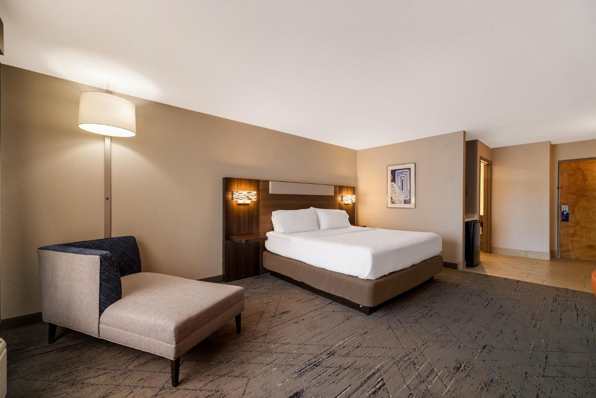Standard King Room - Photo 4