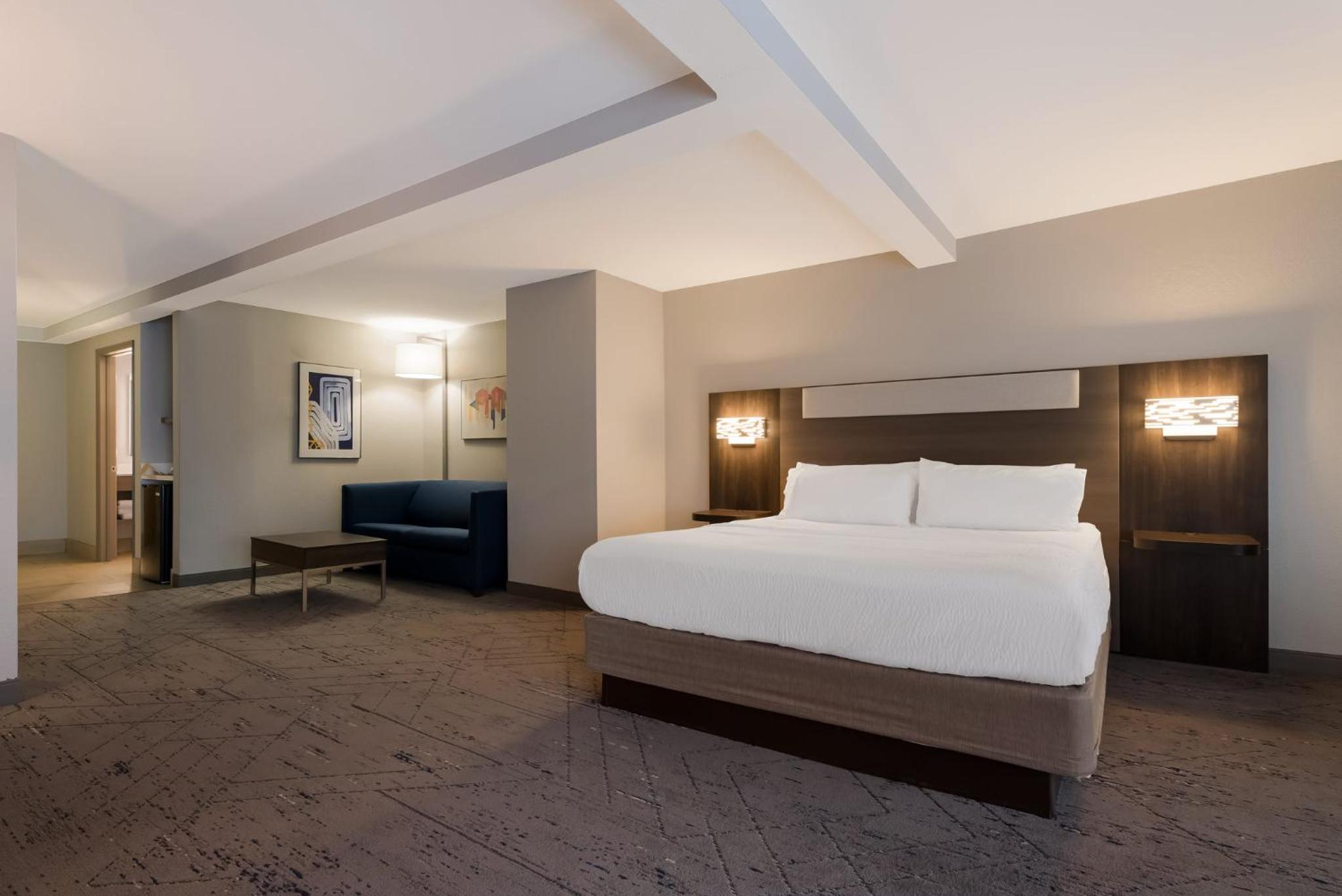 King Suite with Sofa Bed - Photo 2