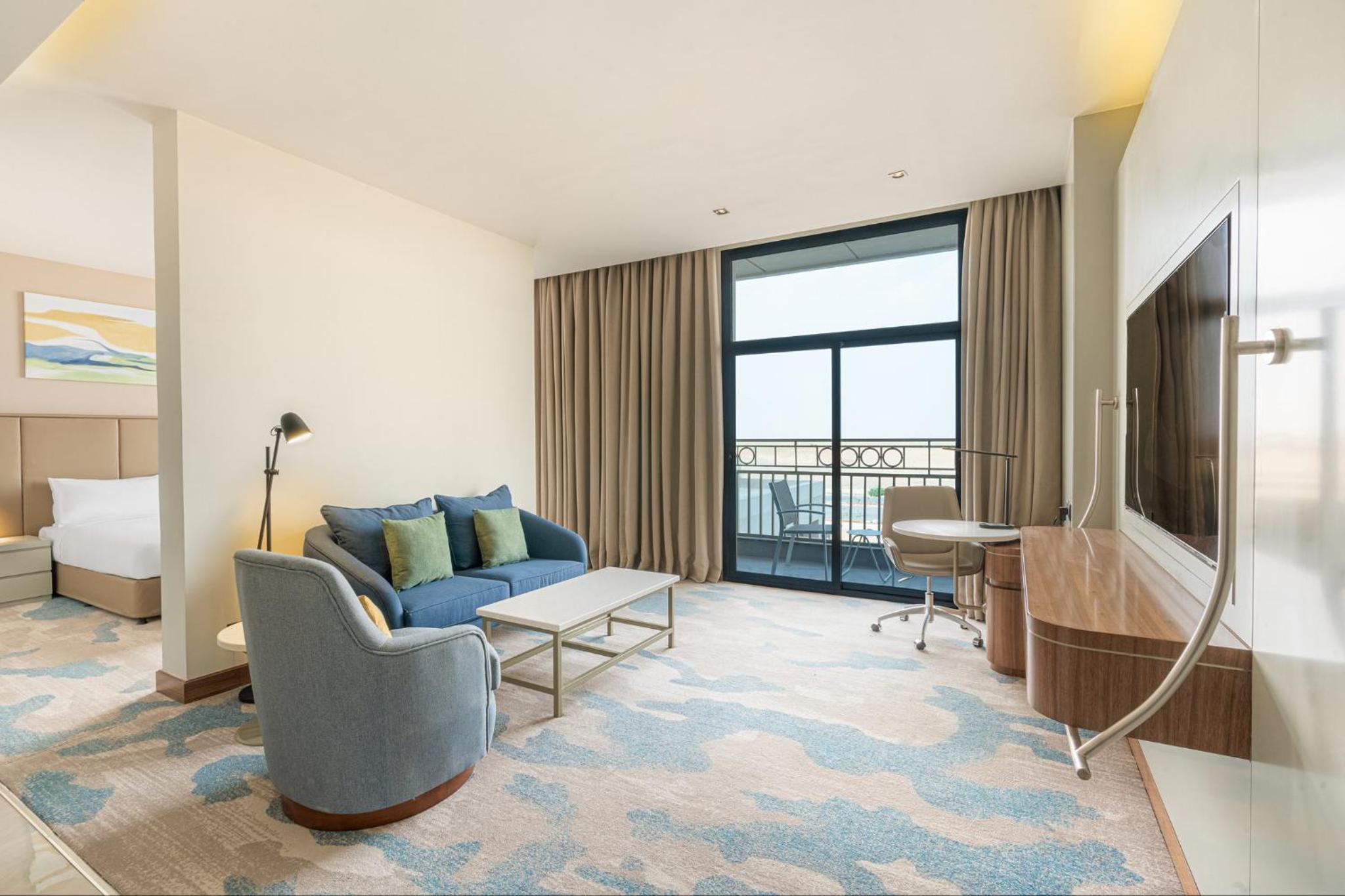 King Suite with Balcony - Photo 3