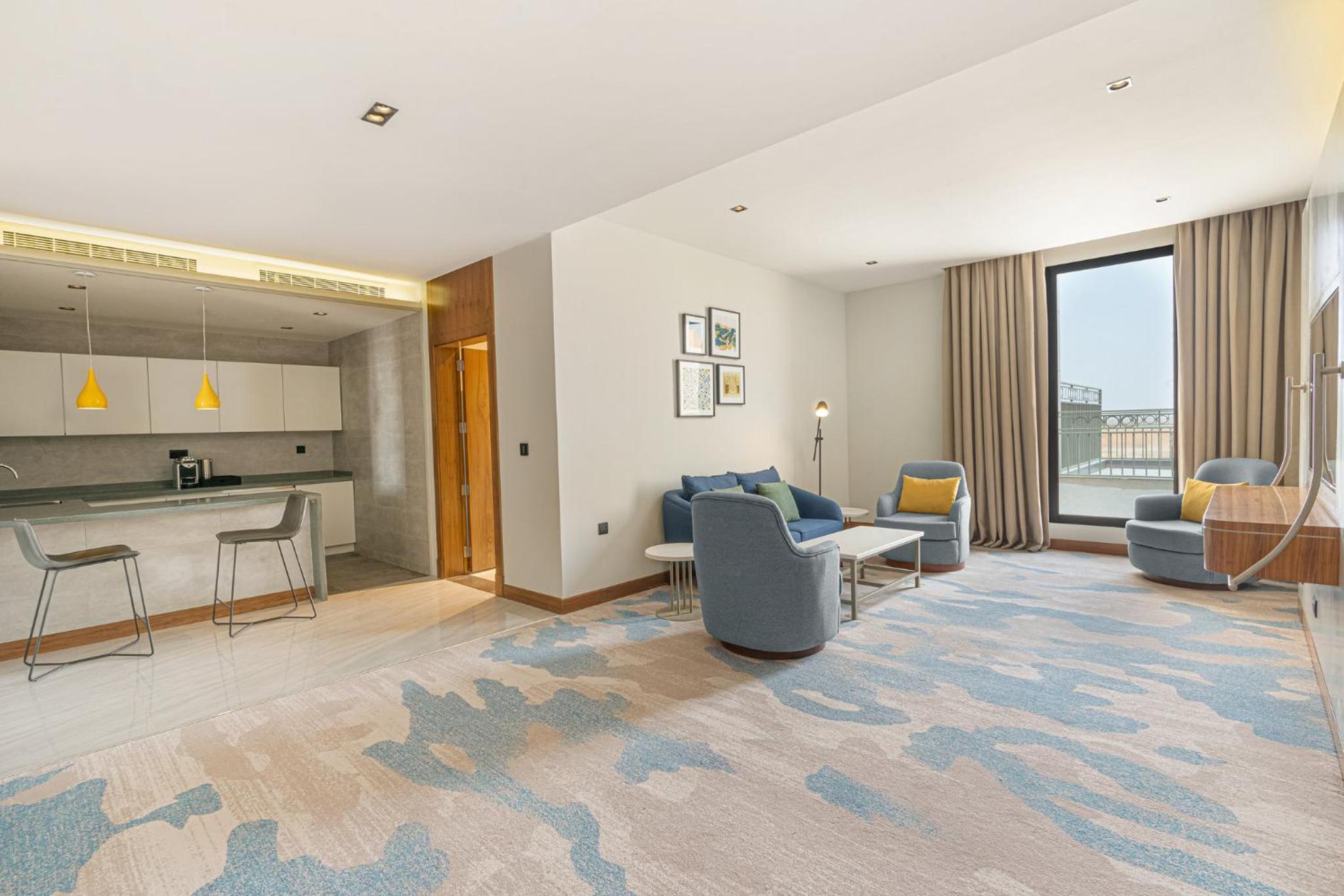 One-Bedroom Suite with Kitchen - Photo 3