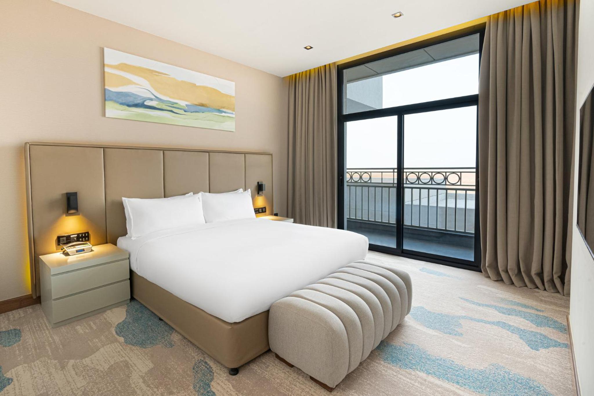 King Suite with Balcony - Photo 5