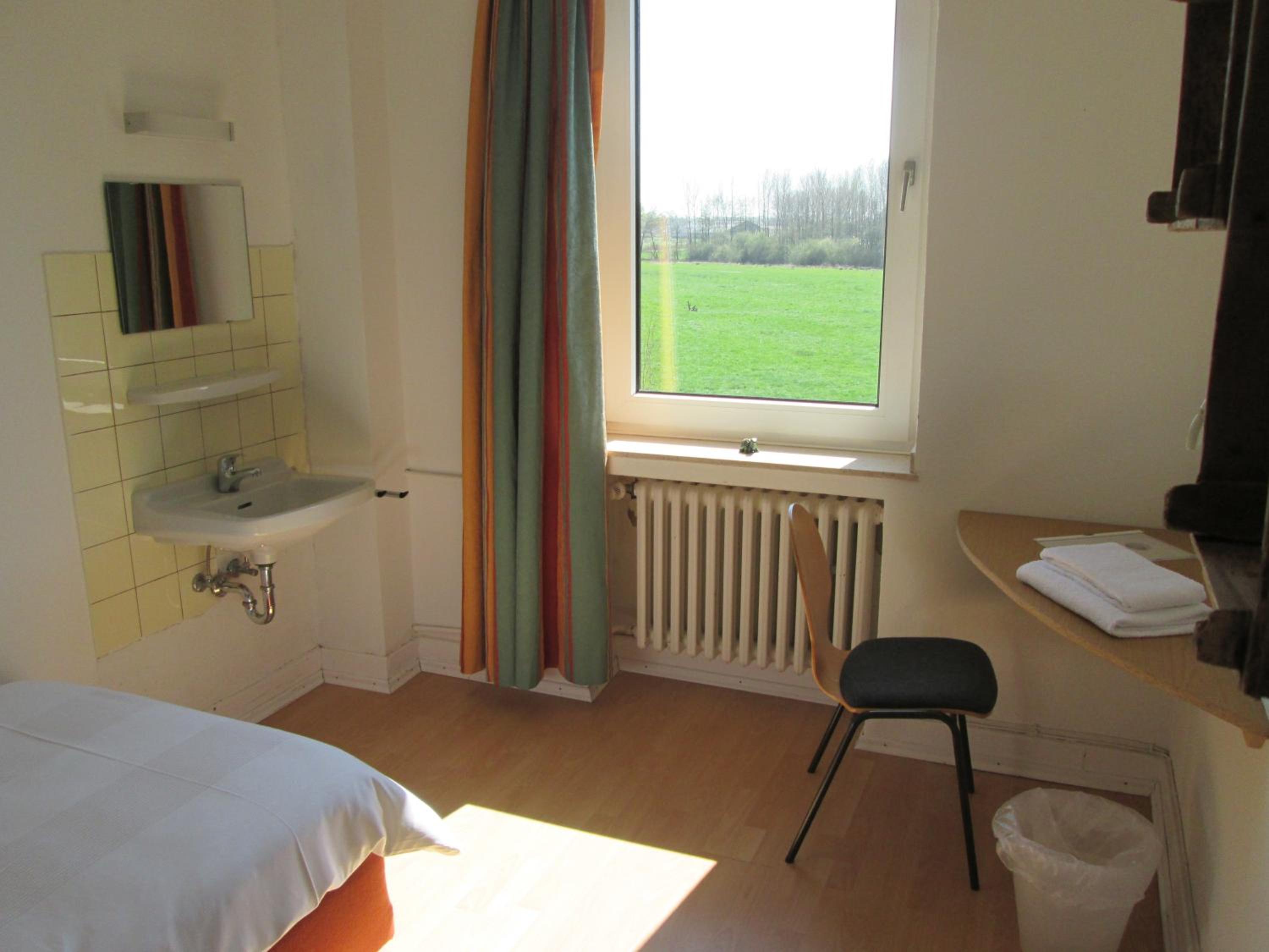 Single Room with Shared Bathroom photo 3