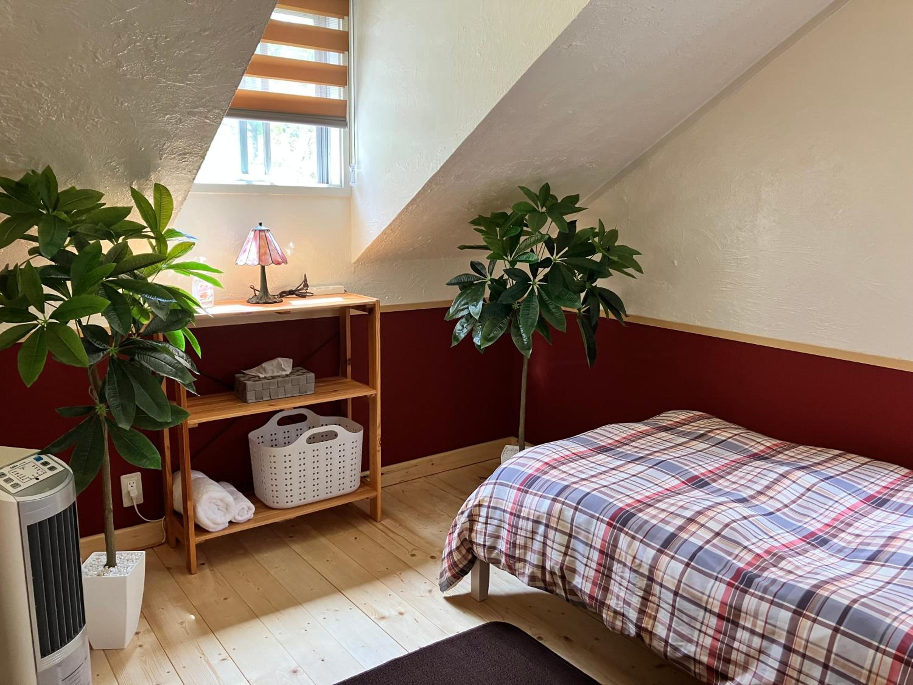 Single Room with Shared Bathroom photo 3