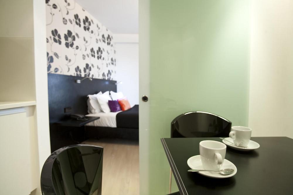 One-Bedroom Apartment - Photo 3