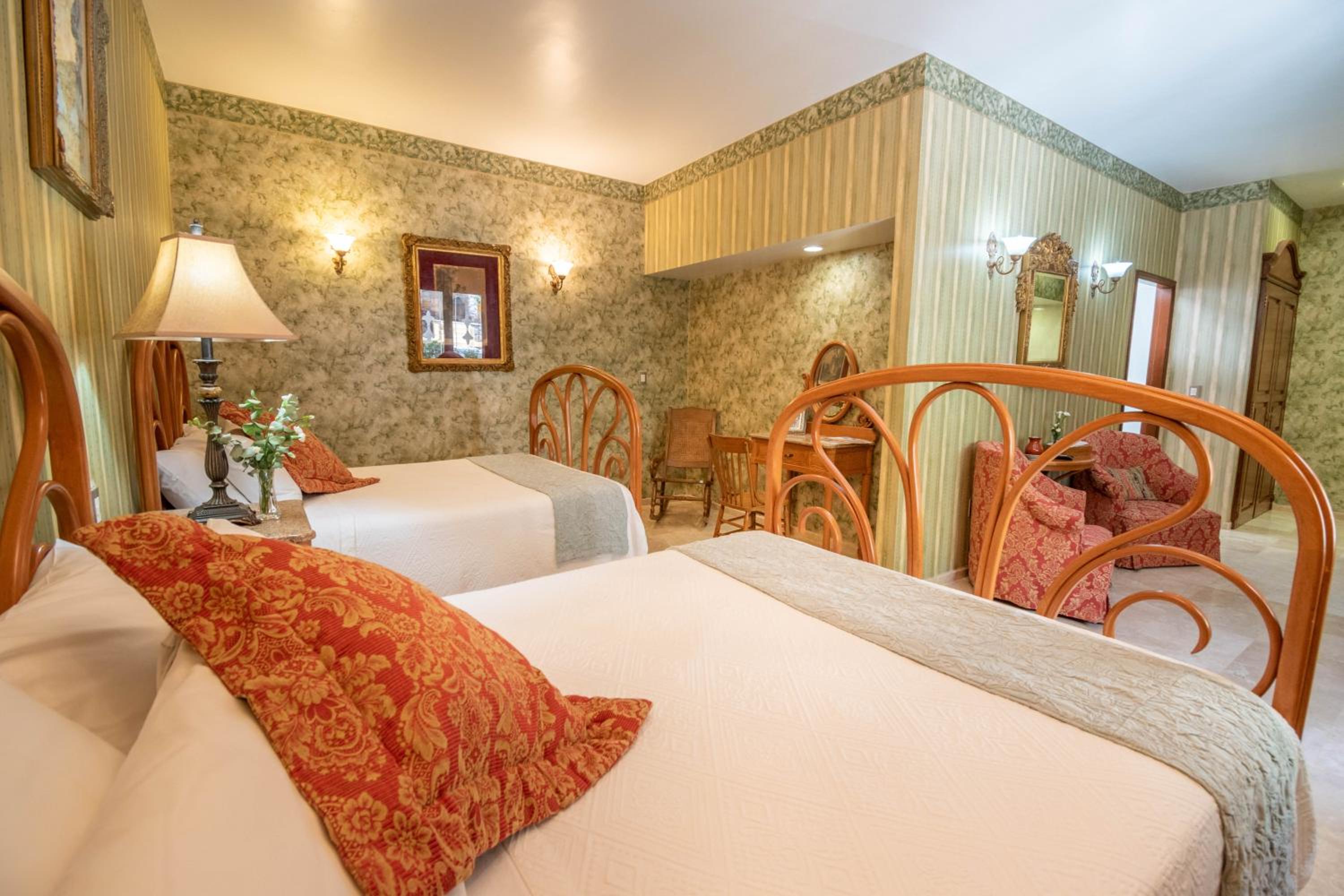 Deluxe Queen Room With Two Queen Beds