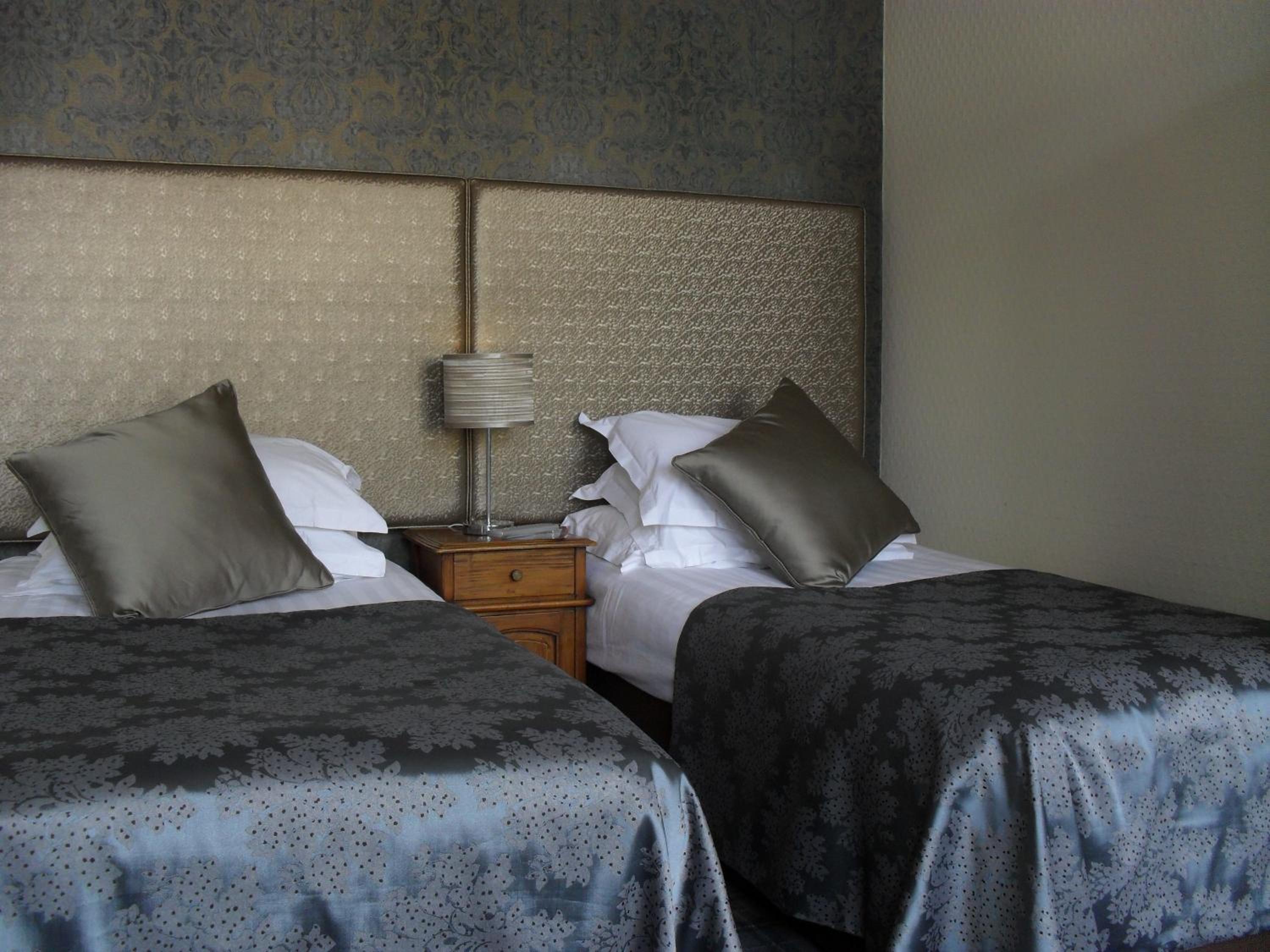 Standard Twin Room - Photo 8