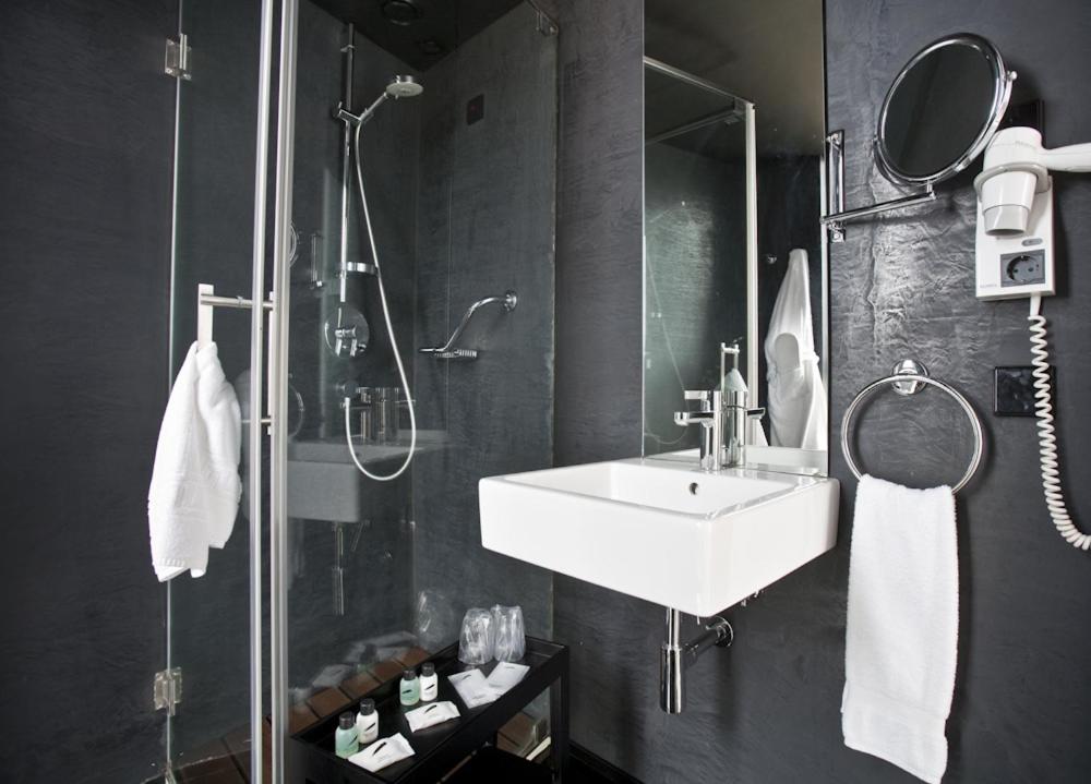Double Room - Photo 5